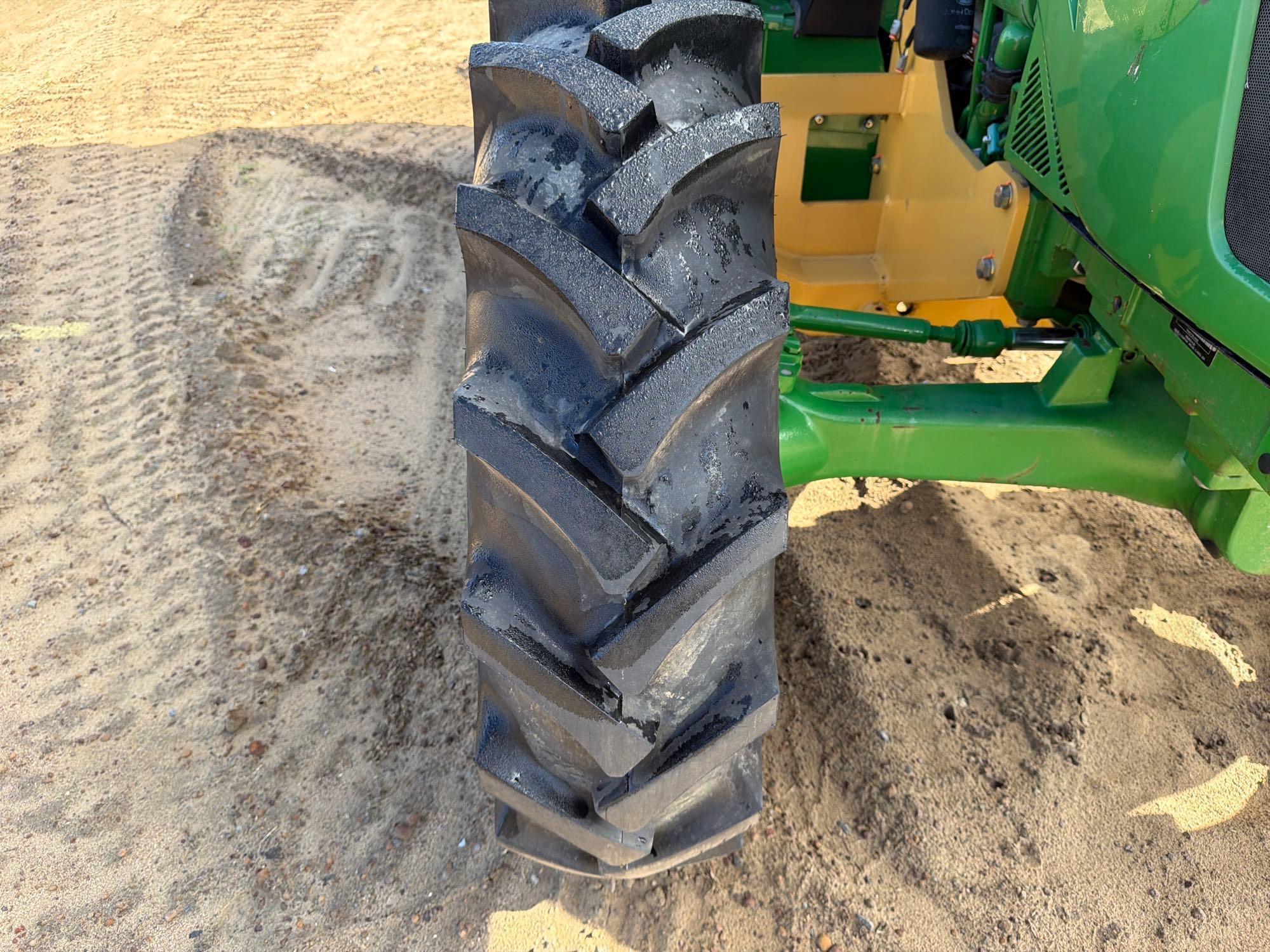 John Deere 5100E