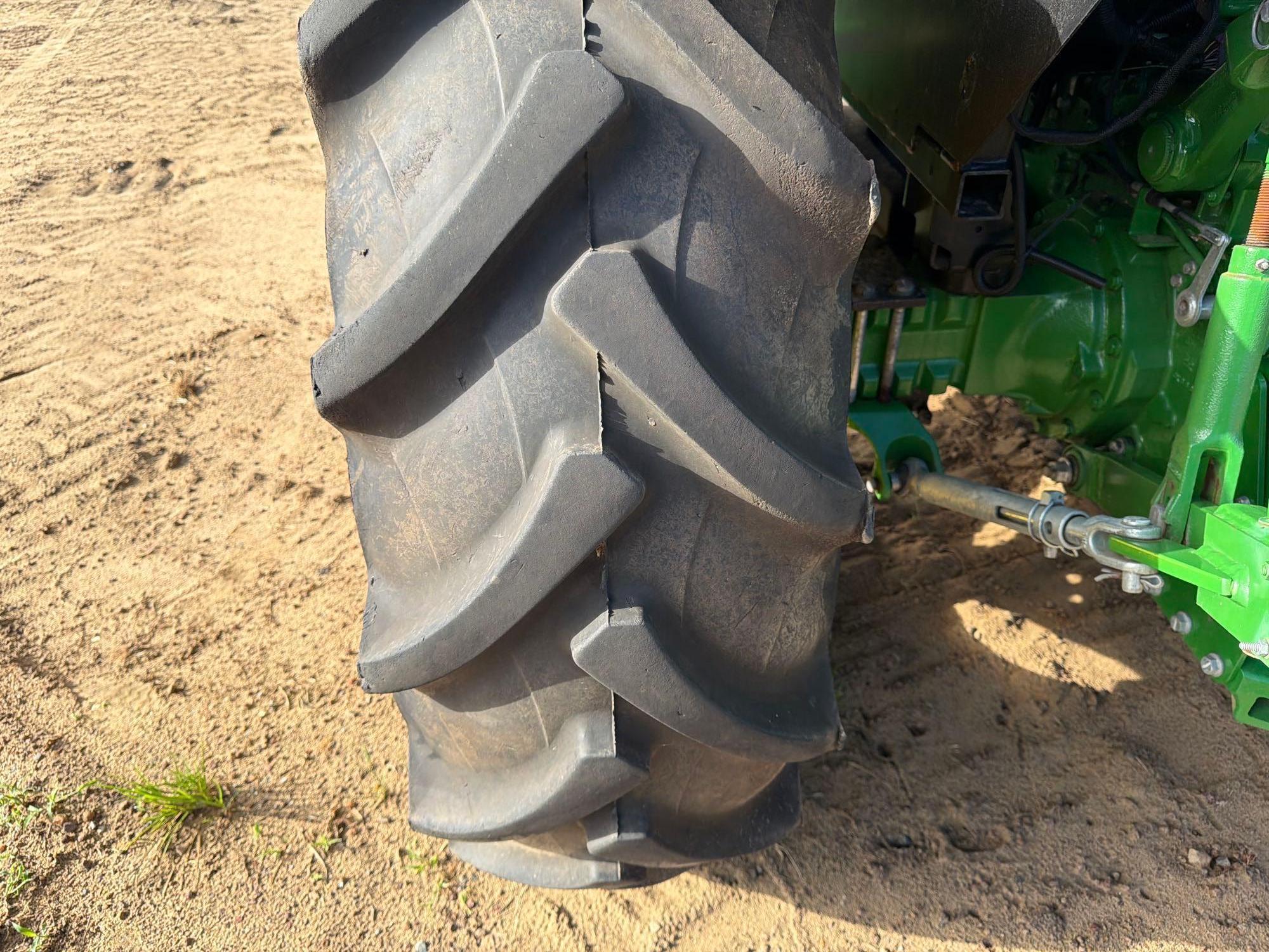 John Deere 5100E