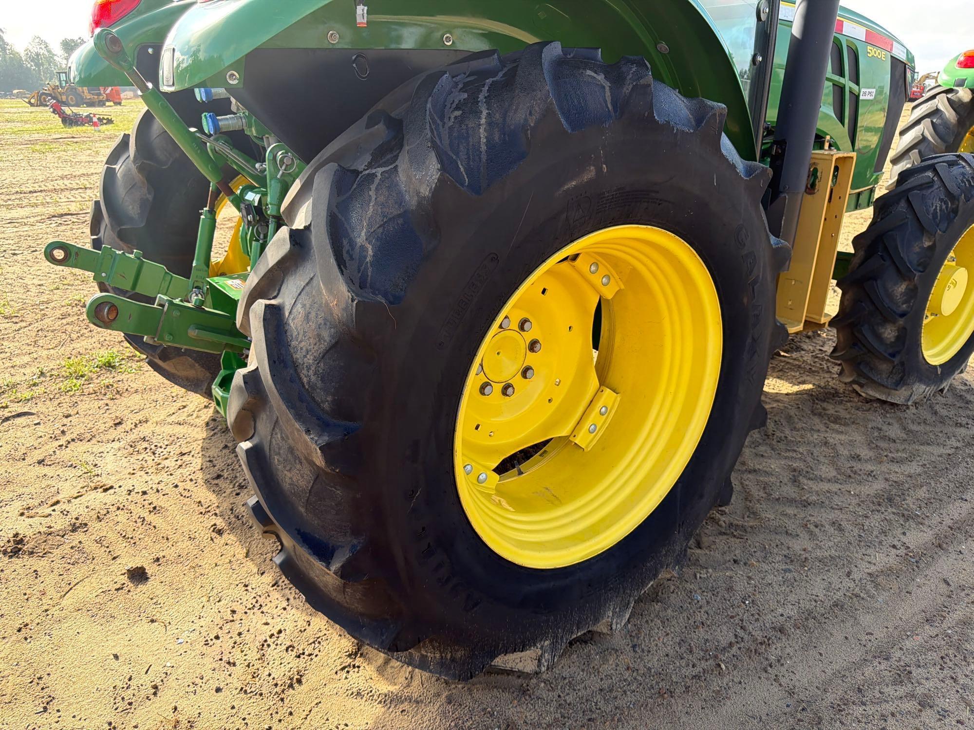 John Deere 5100E