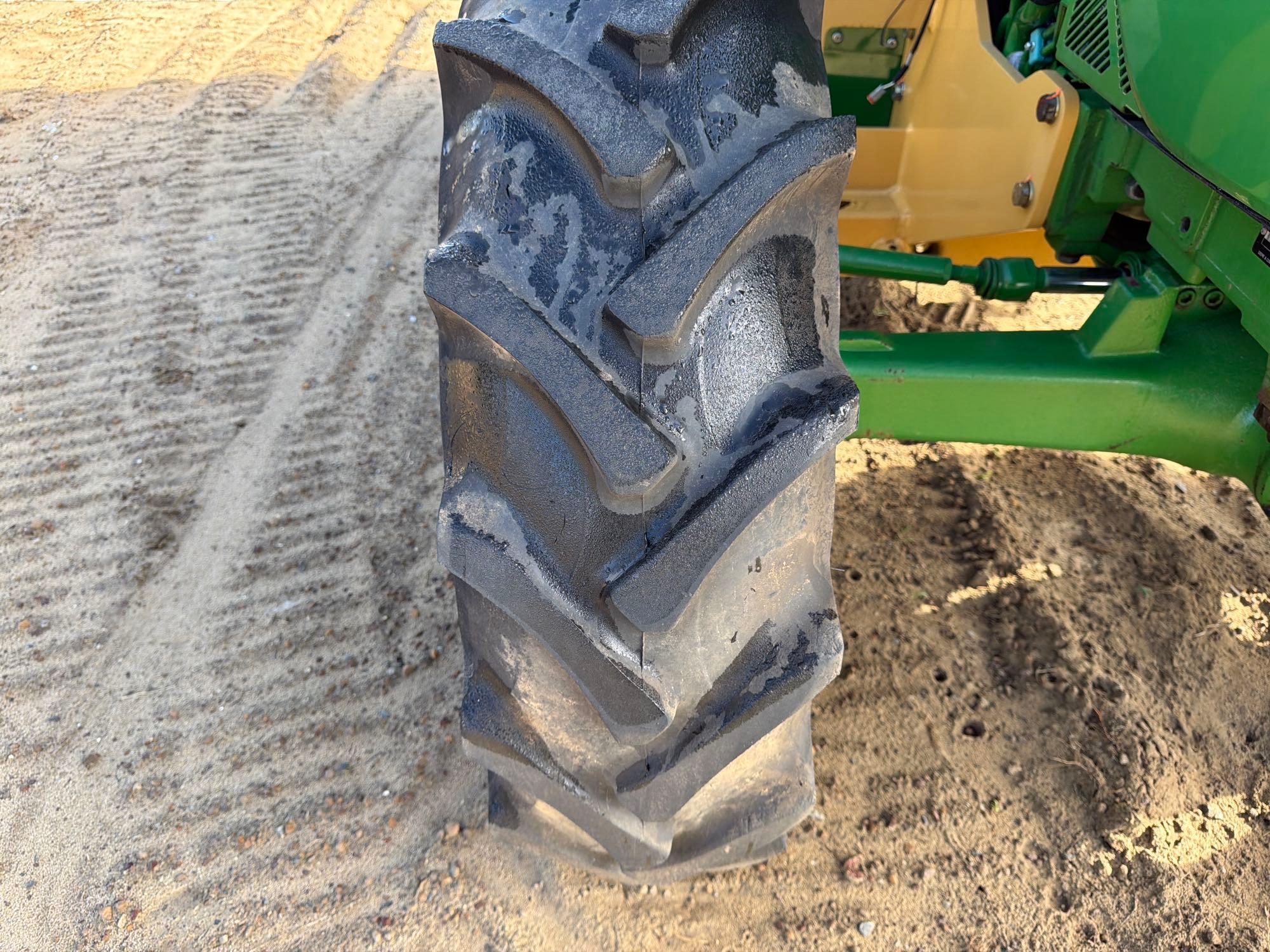 John Deere 5100E