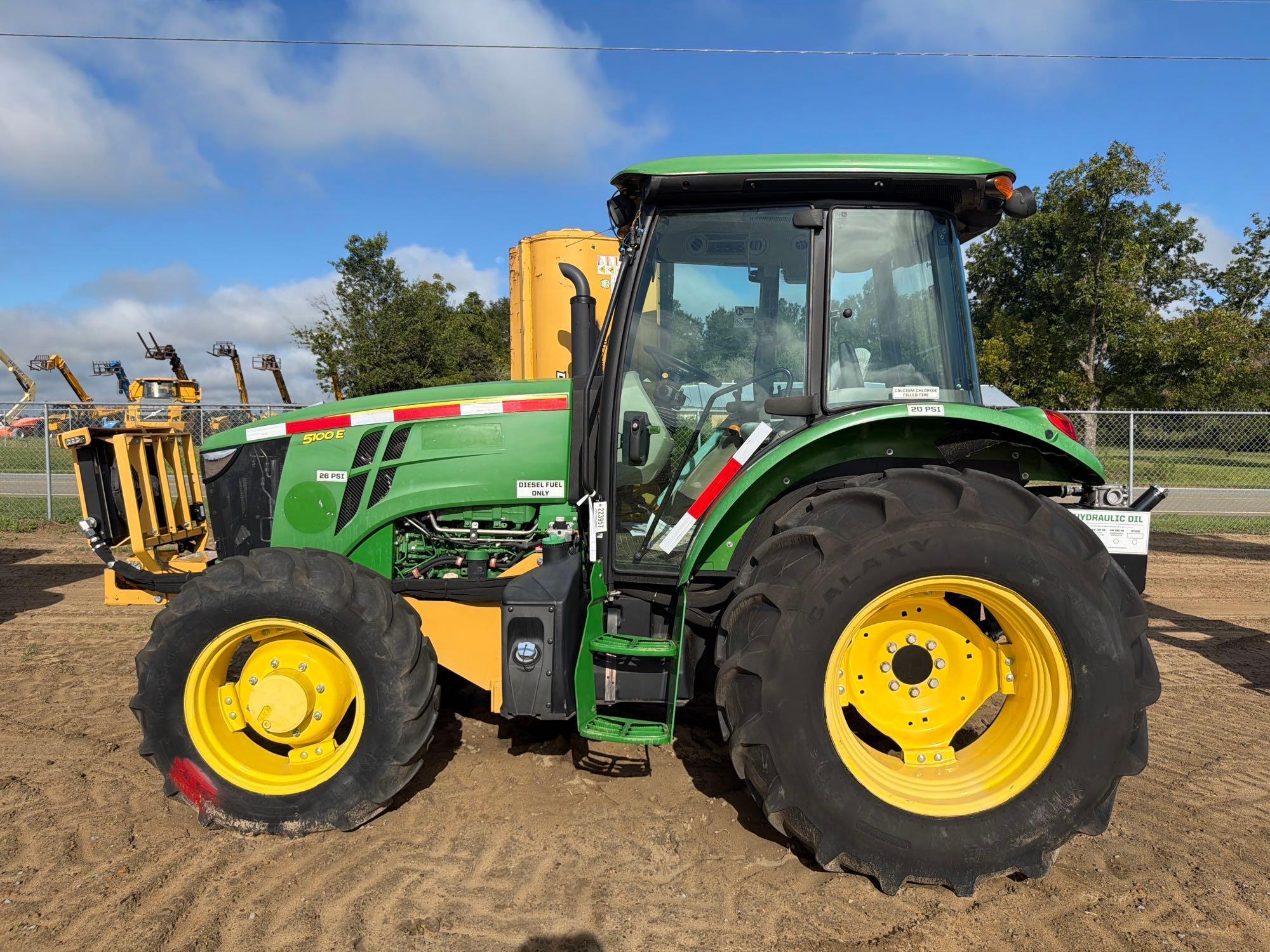 John Deere 5100E