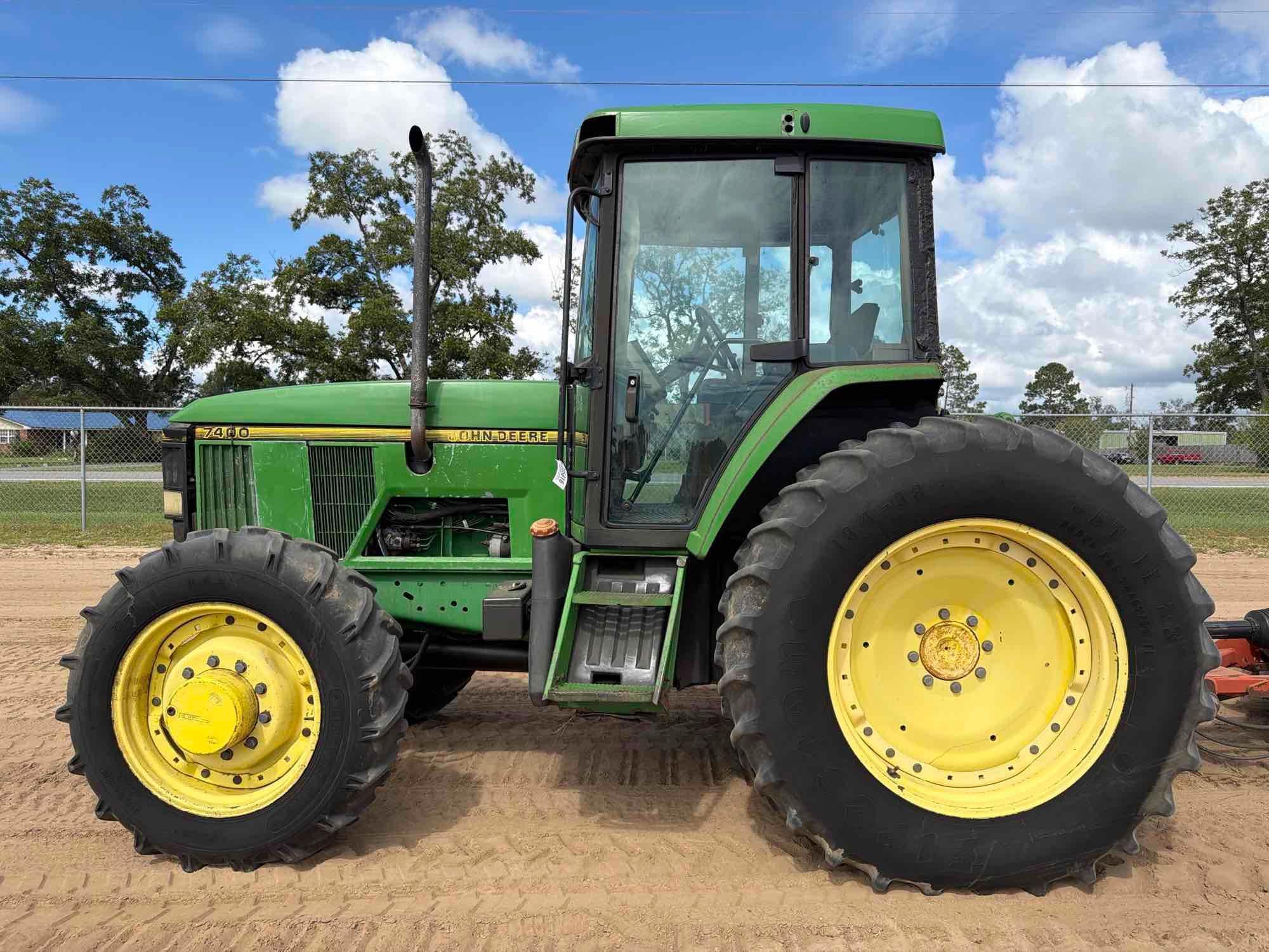 John Deere 7400