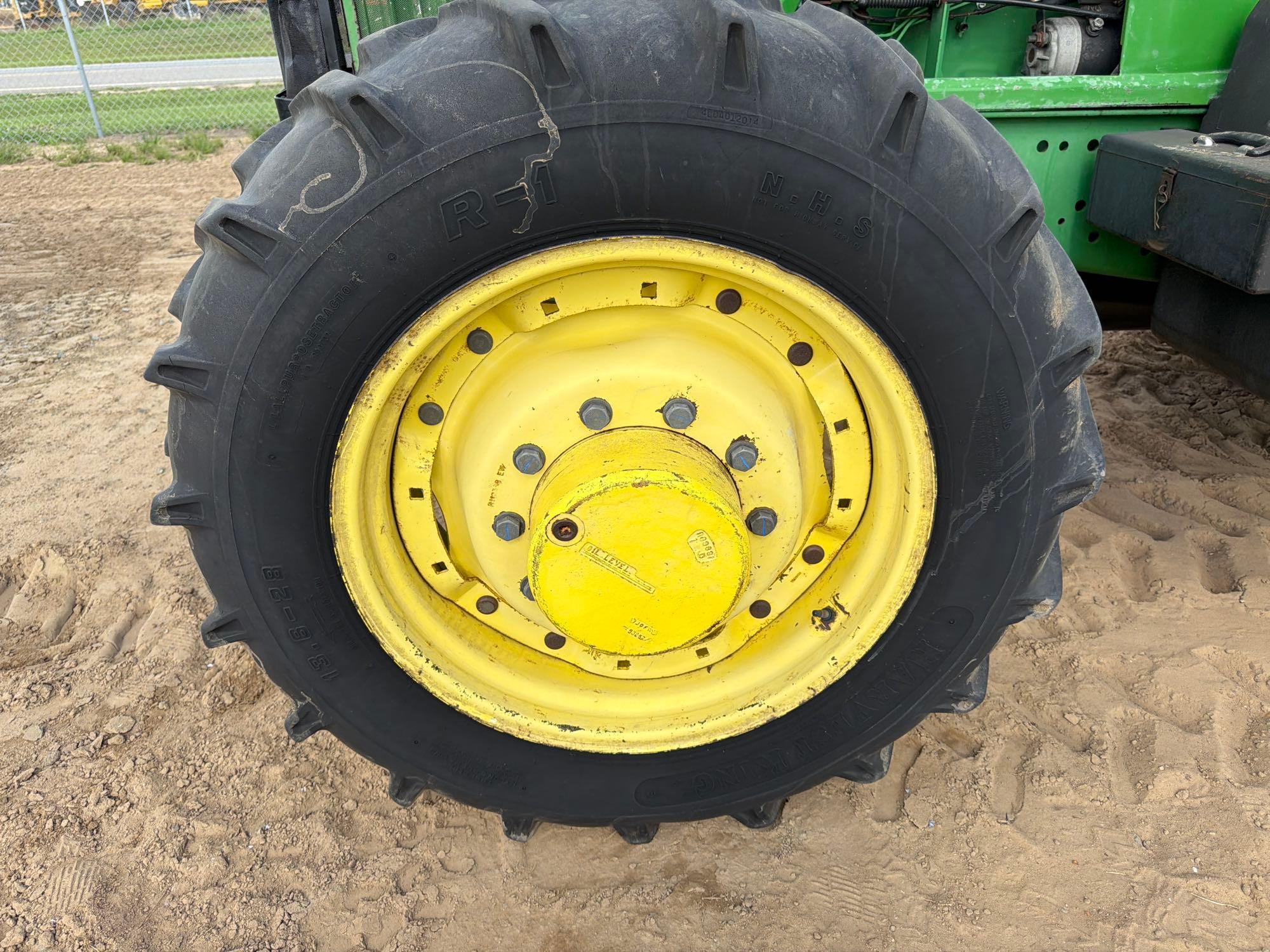 John Deere 7400