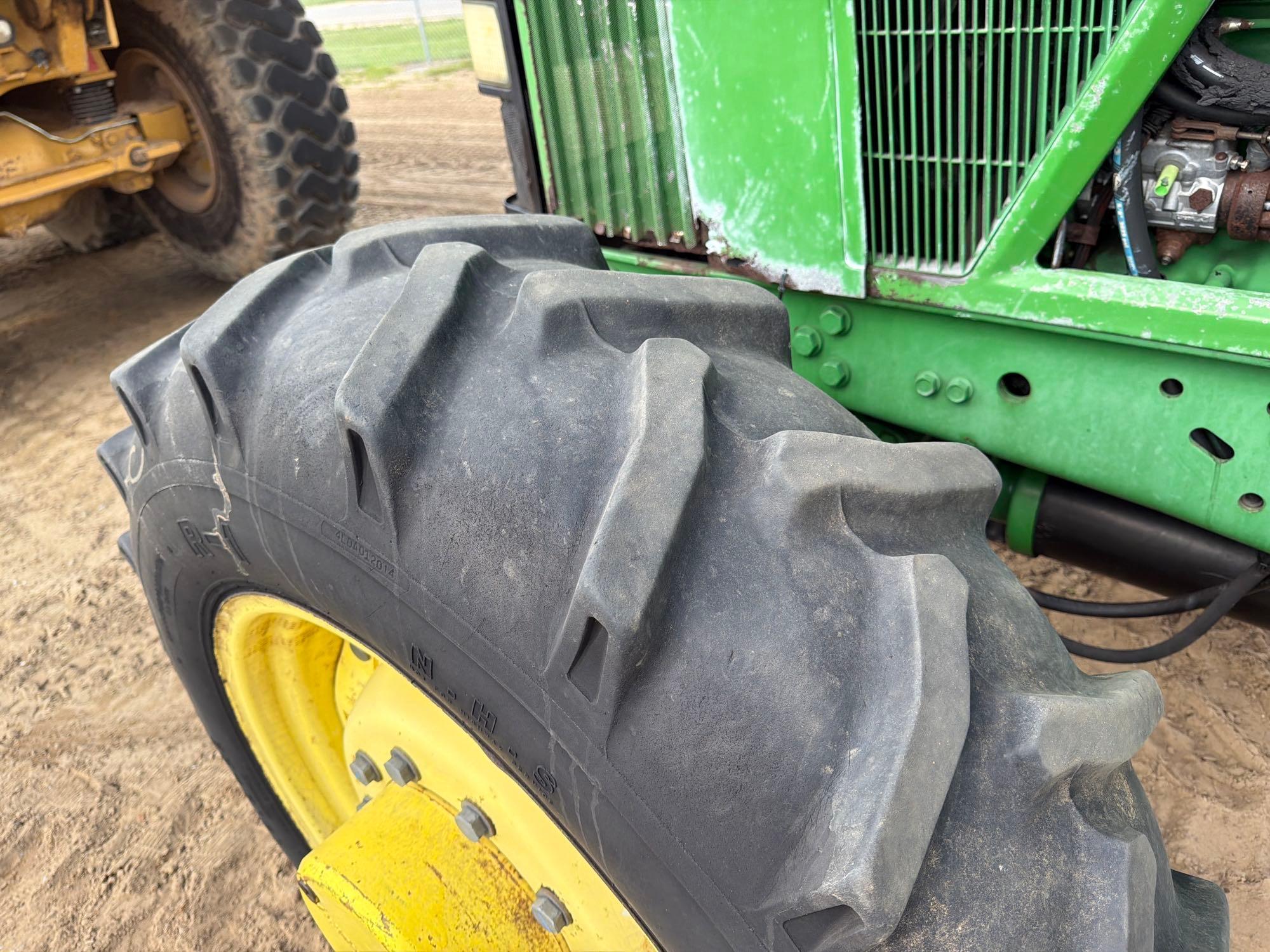 John Deere 7400