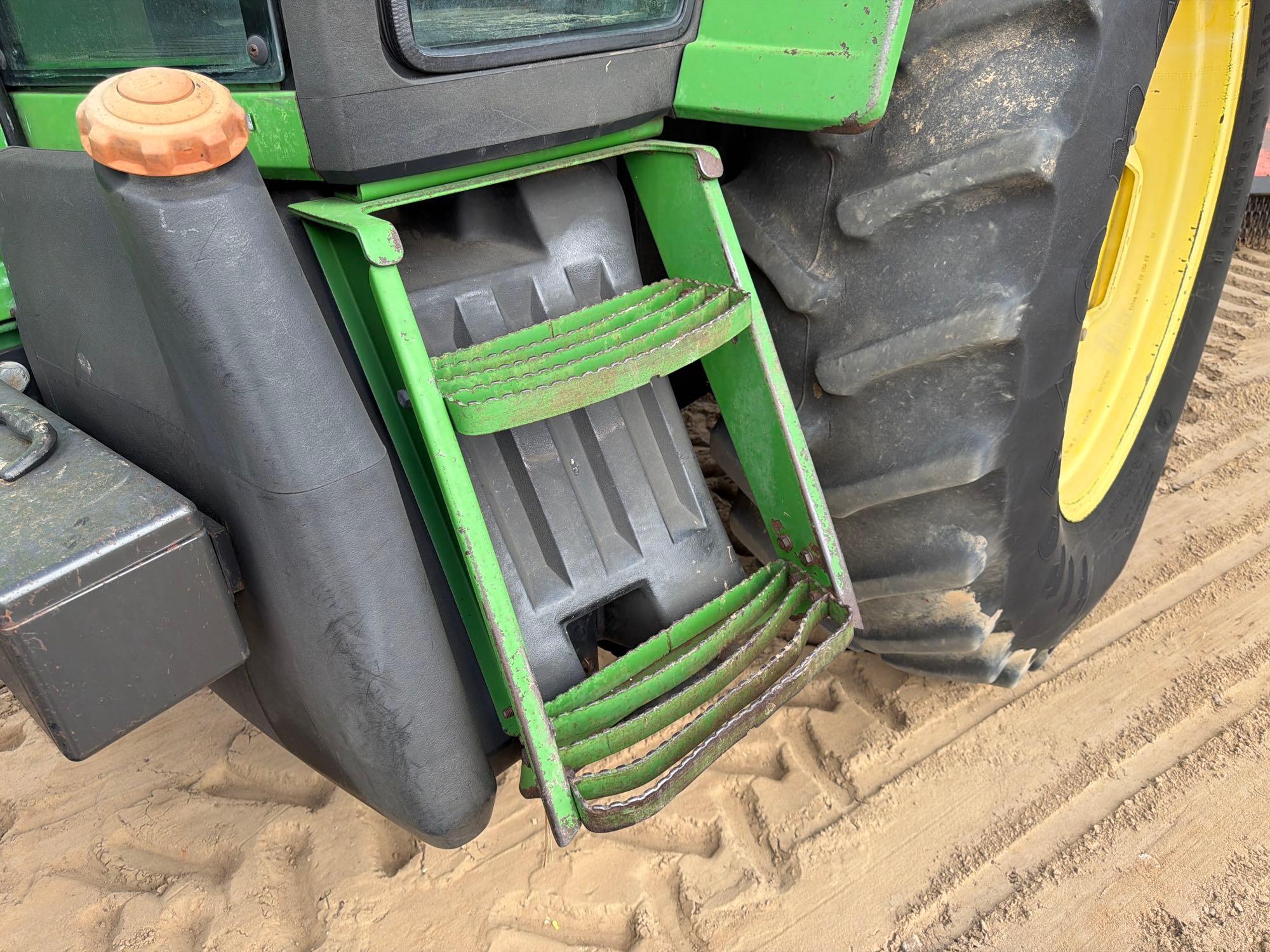 John Deere 7400