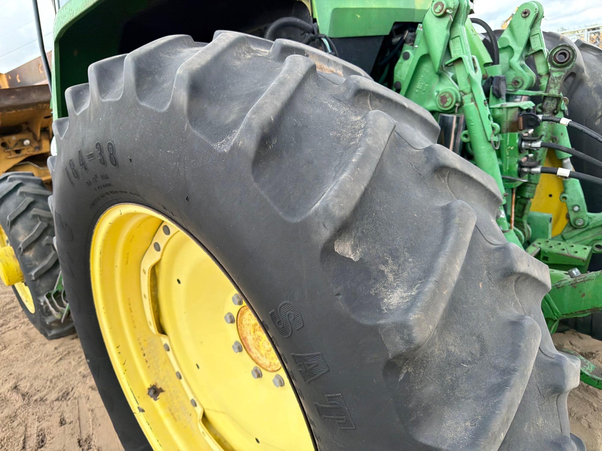 John Deere 7400