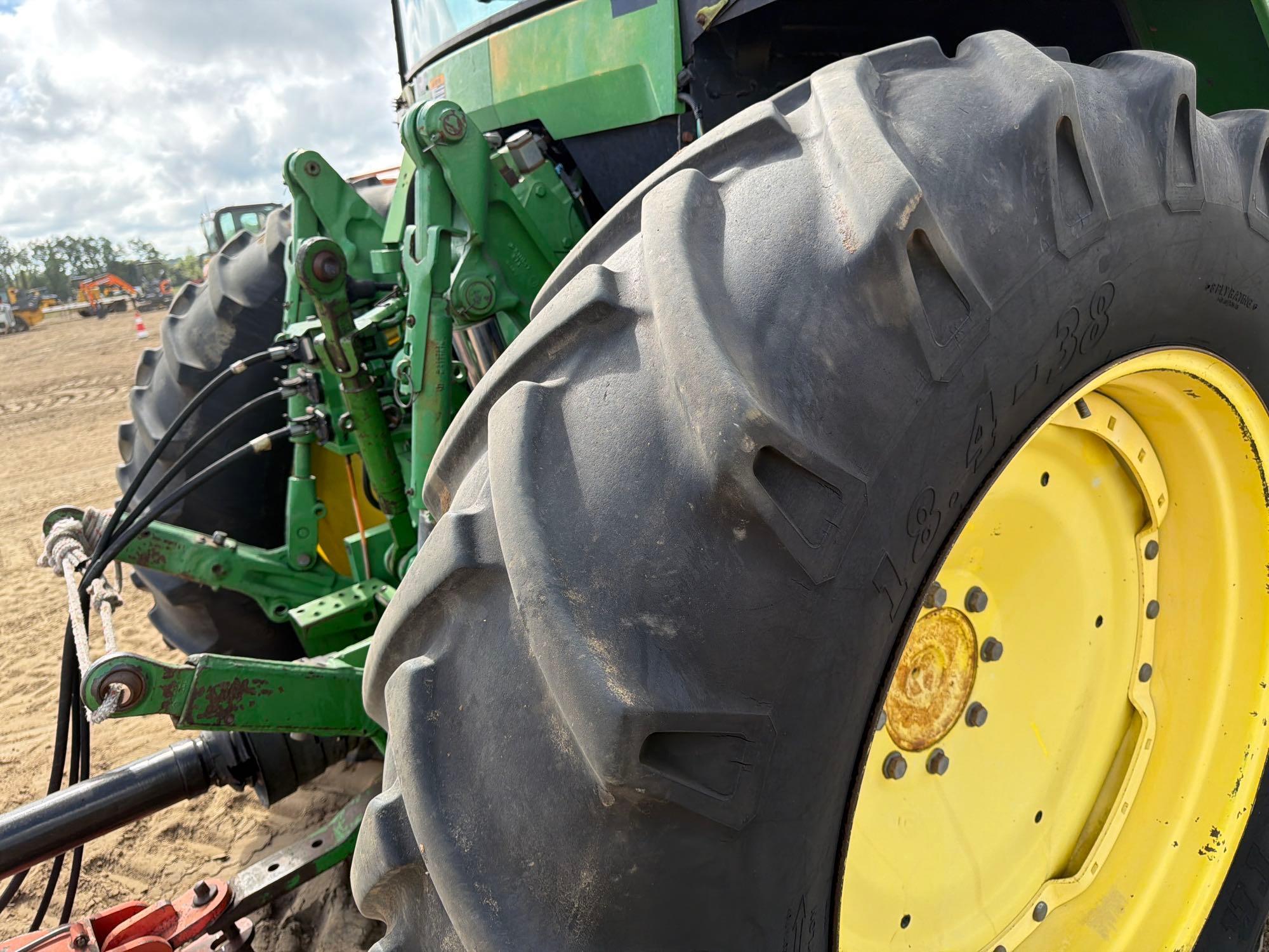 John Deere 7400