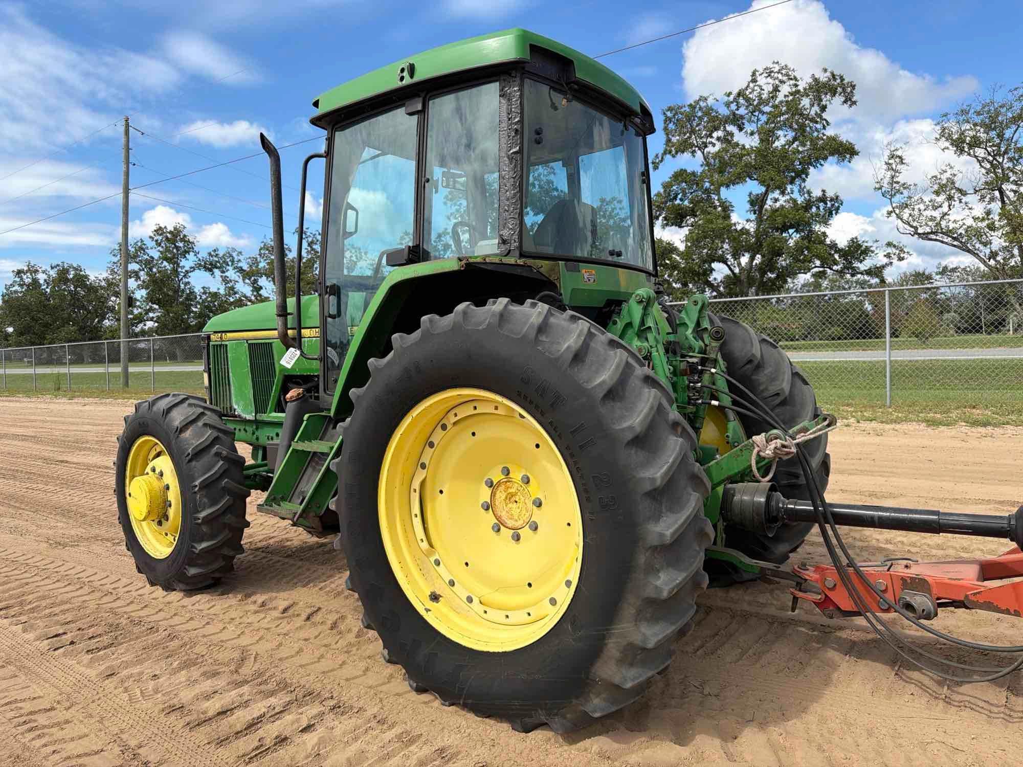 John Deere 7400