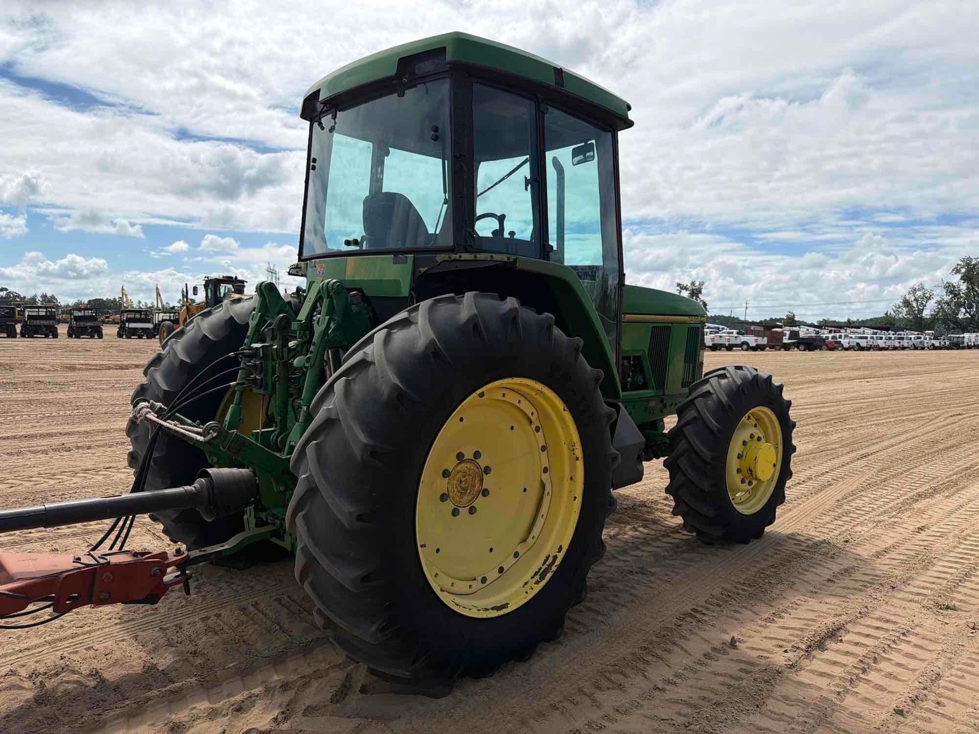 John Deere 7400