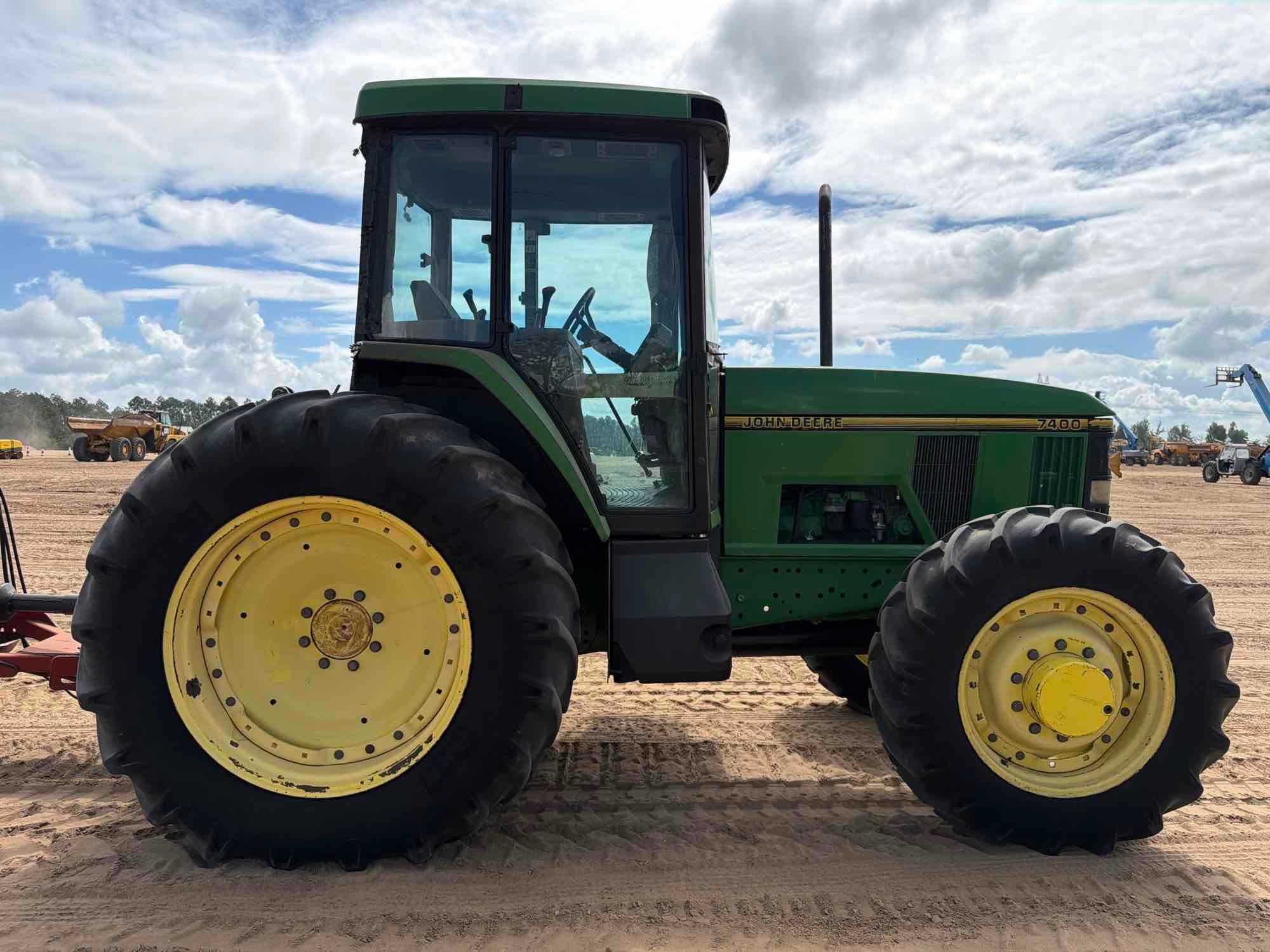 John Deere 7400