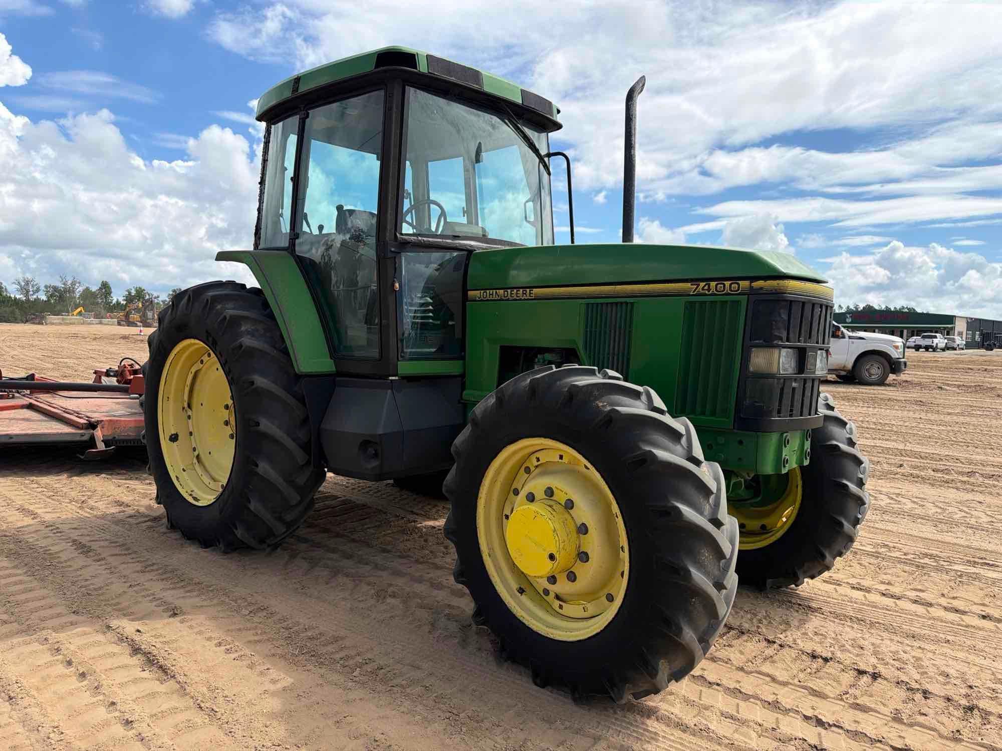 John Deere 7400