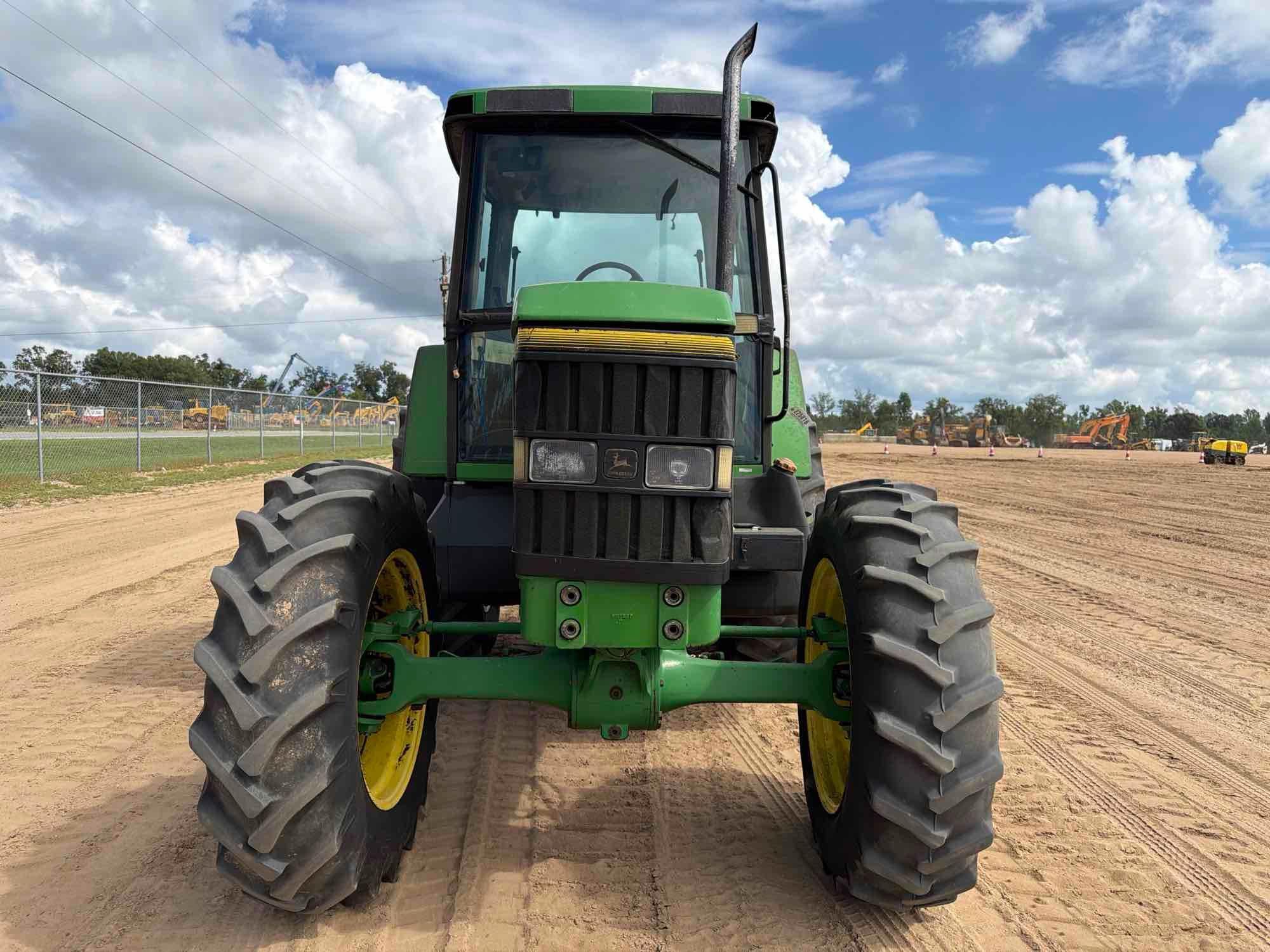 John Deere 7400