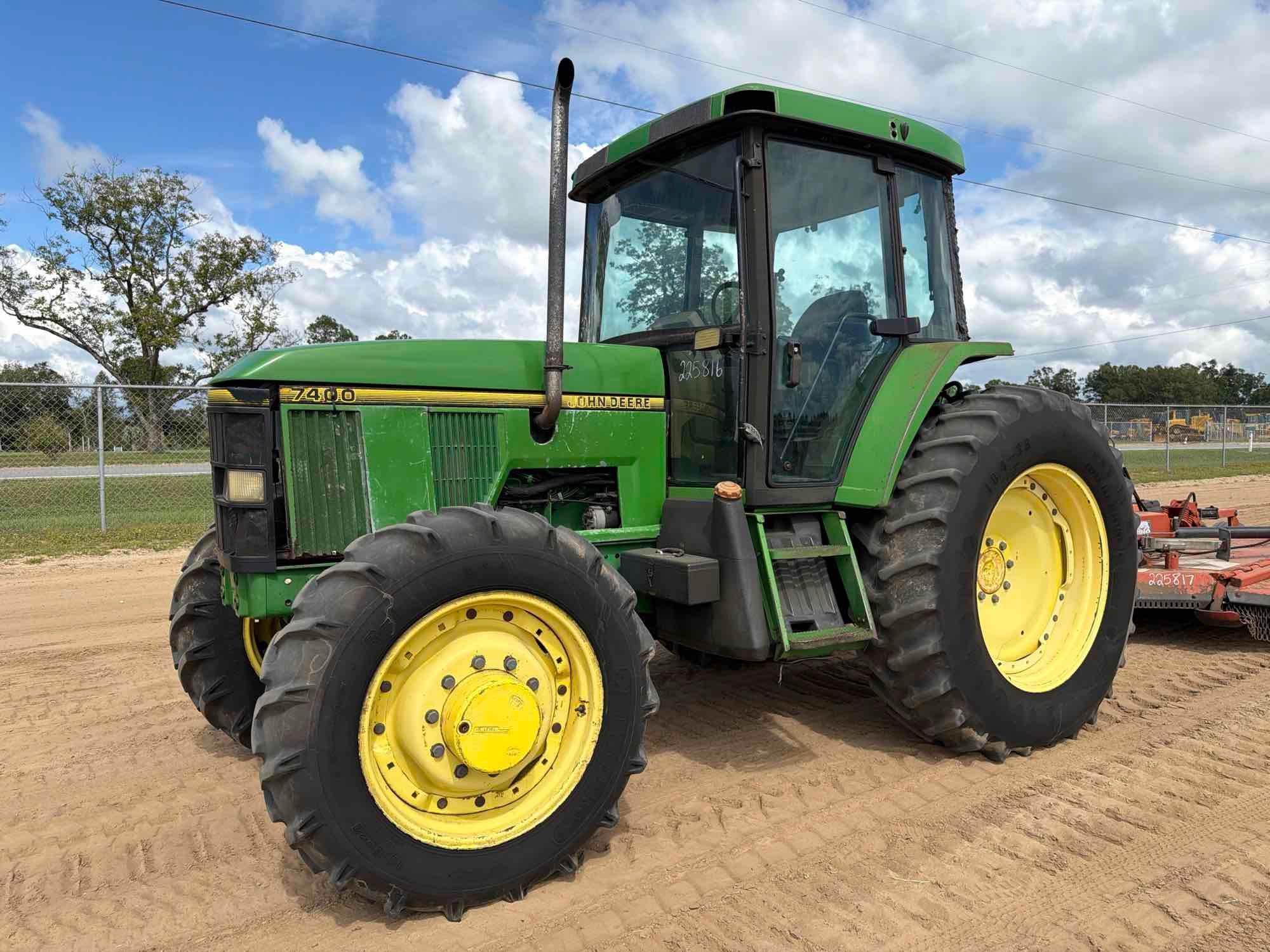 John Deere 7400