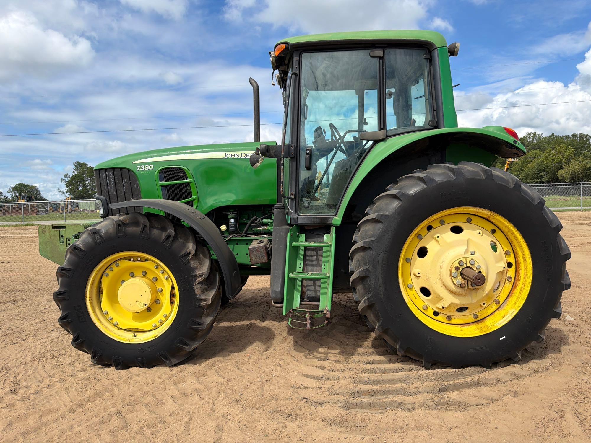  John Deere 7330