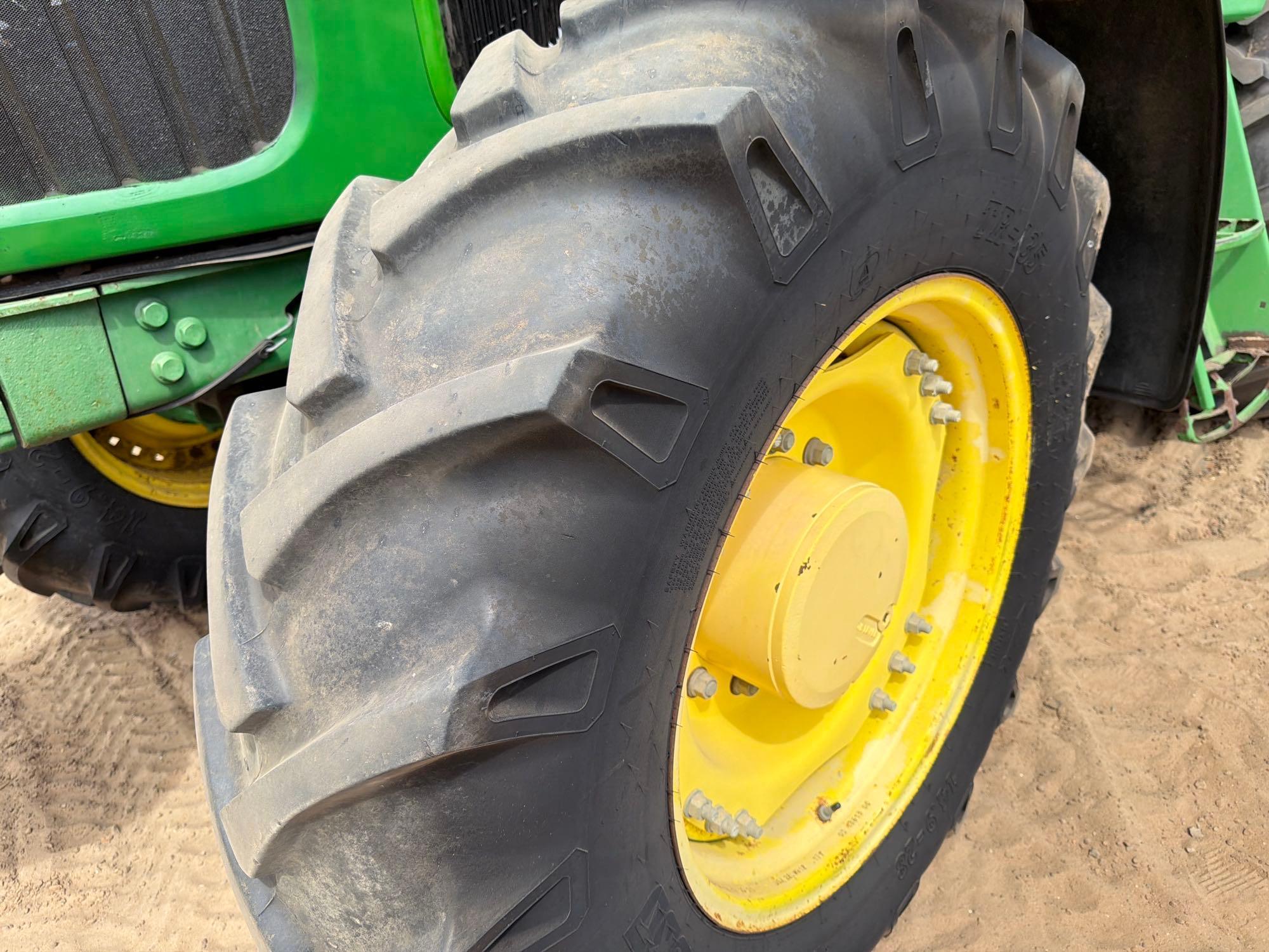 John Deere 7330