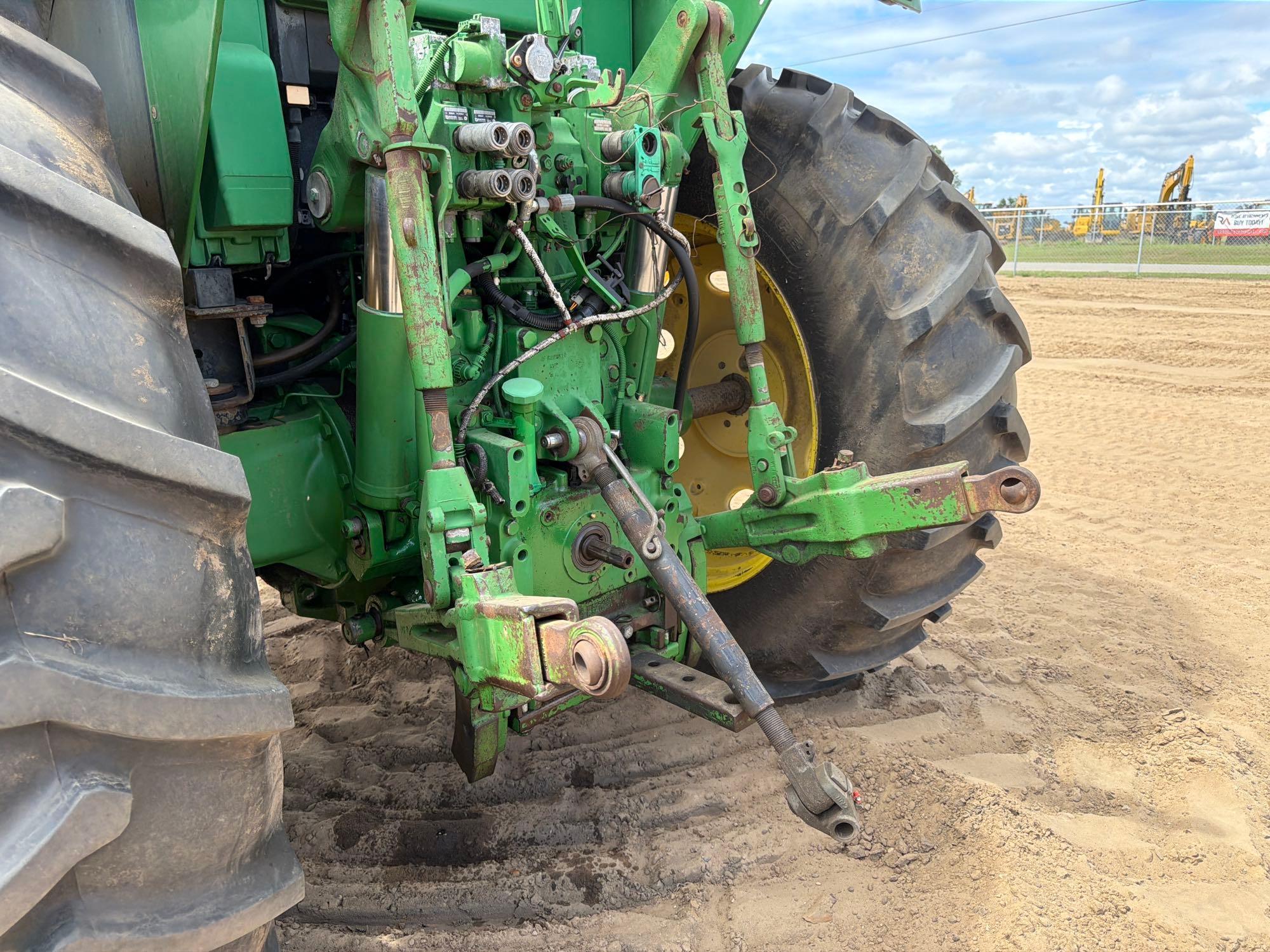 John Deere 7330