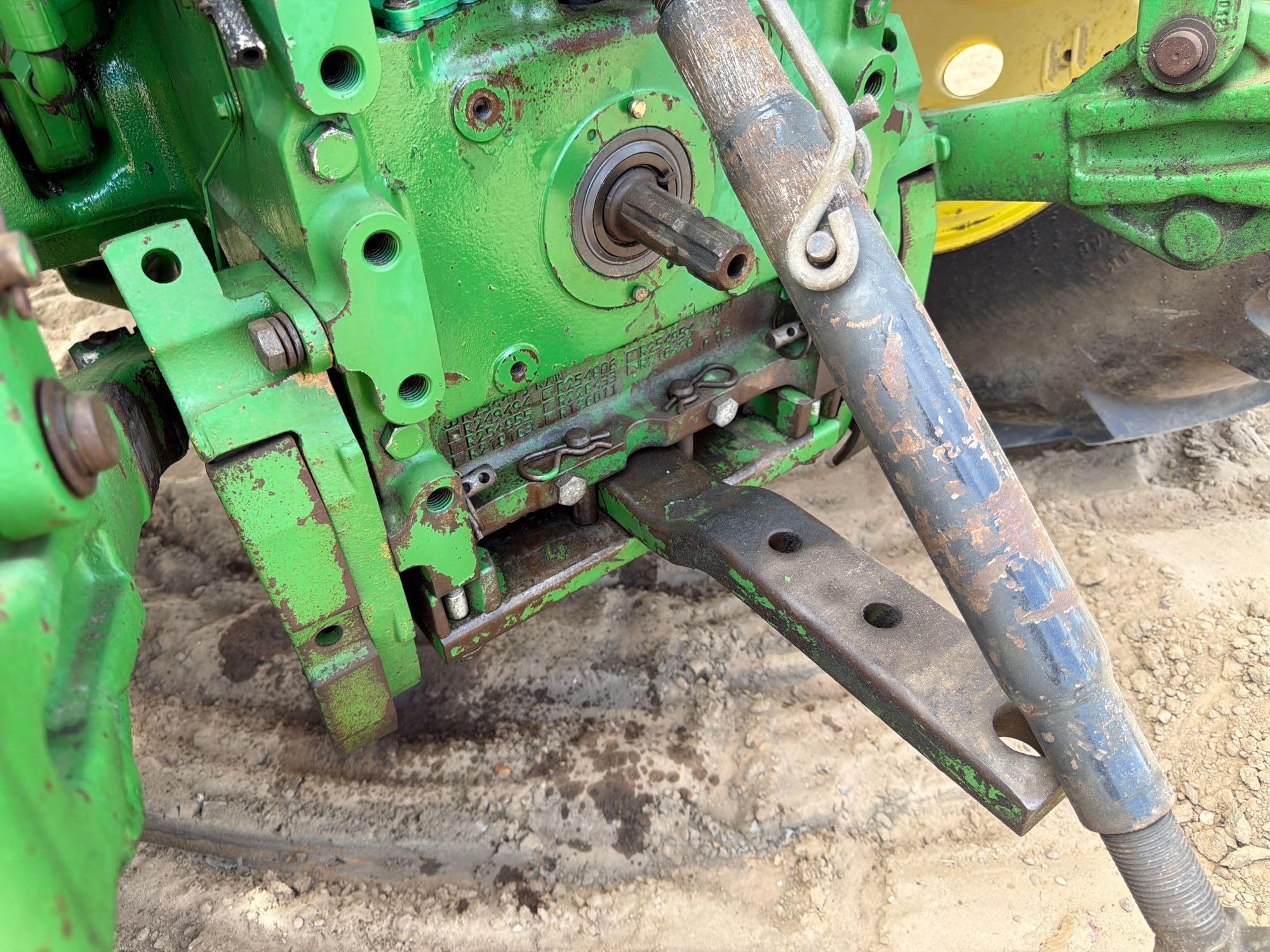 John Deere 7330