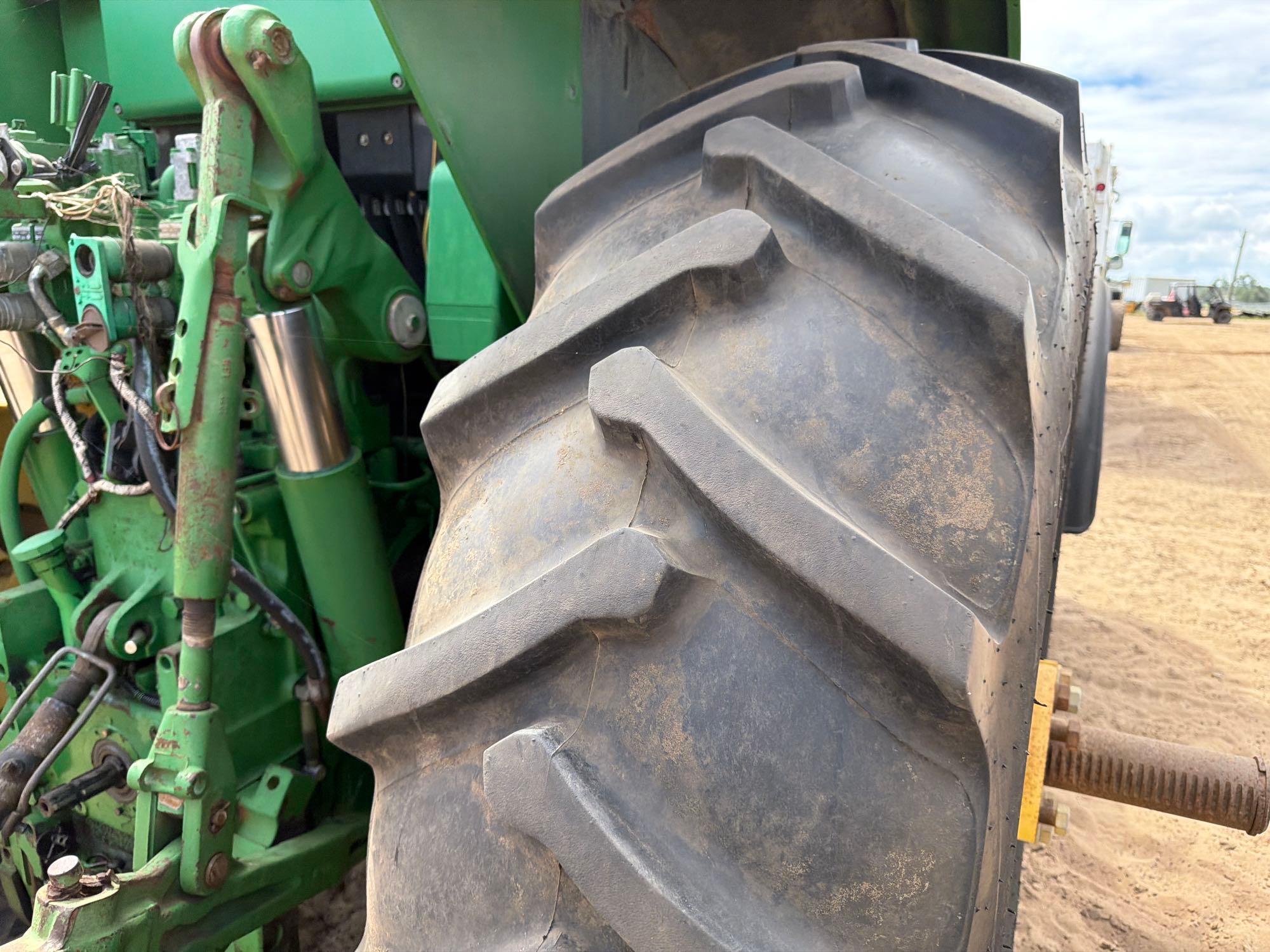John Deere 7330