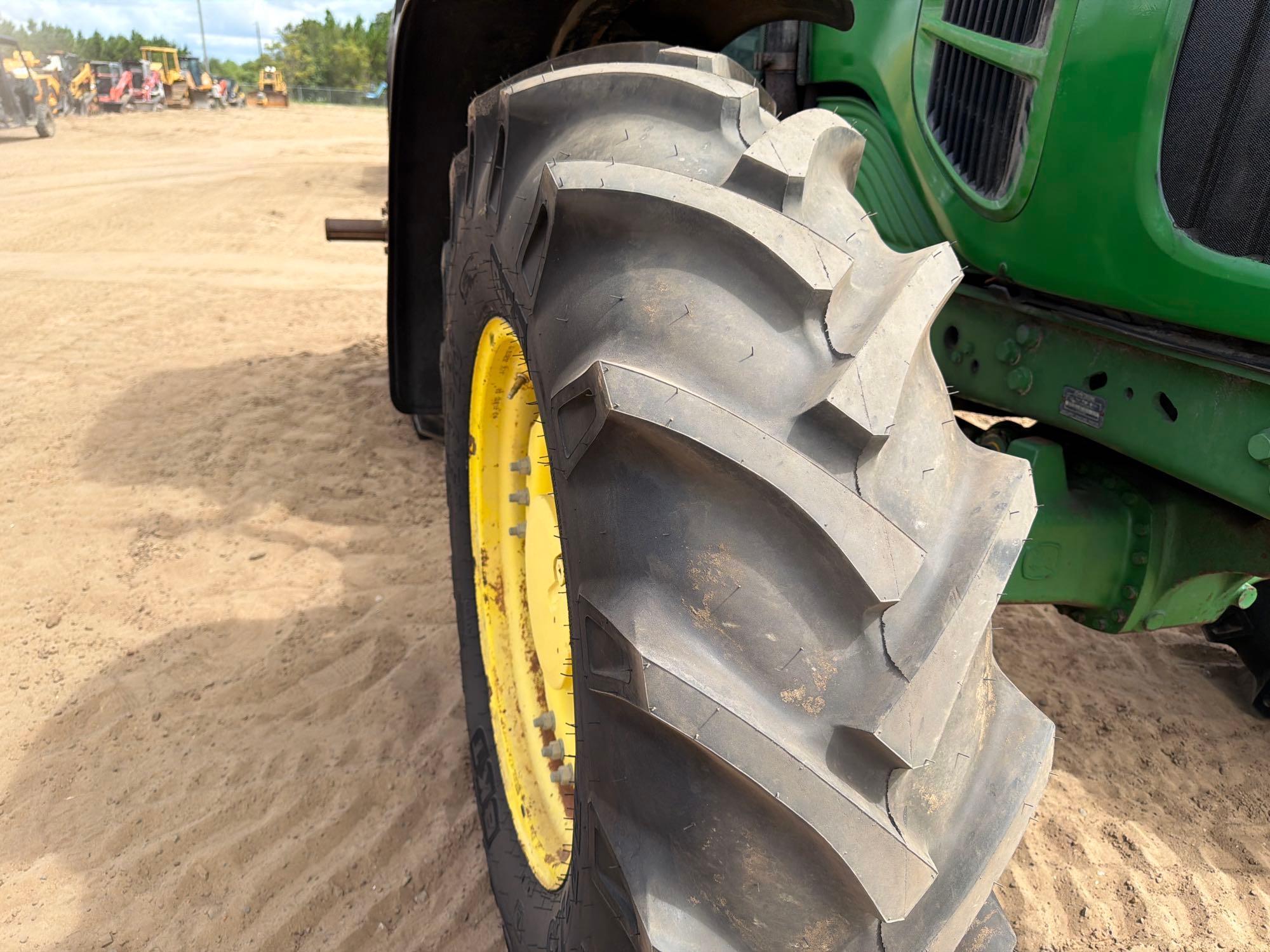 John Deere 7330