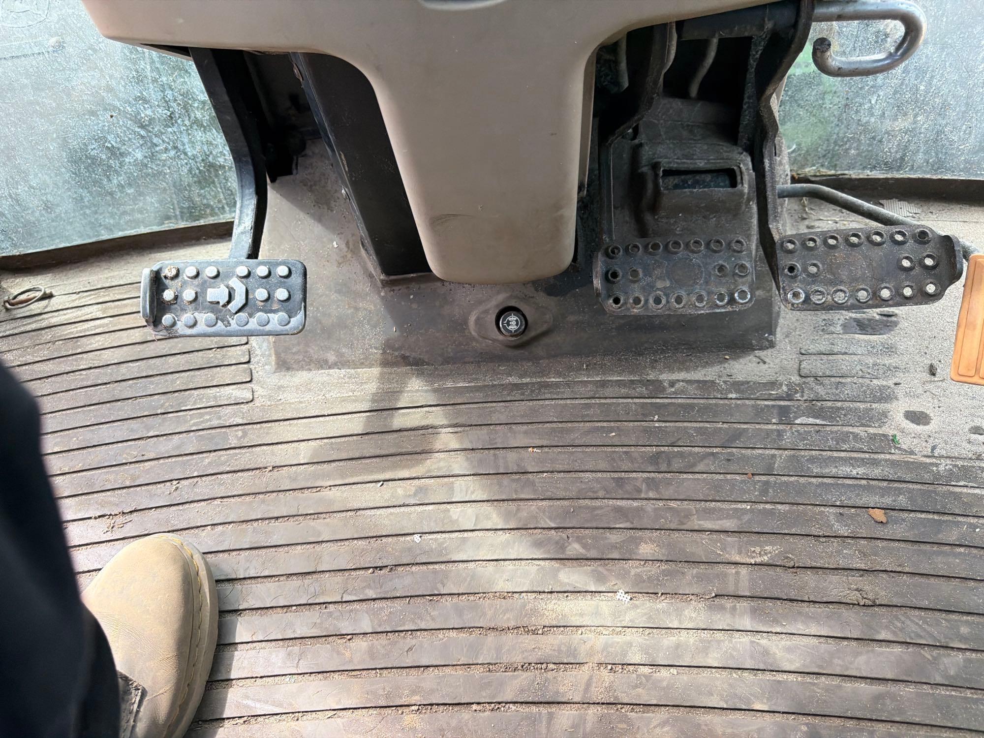 John Deere 7330