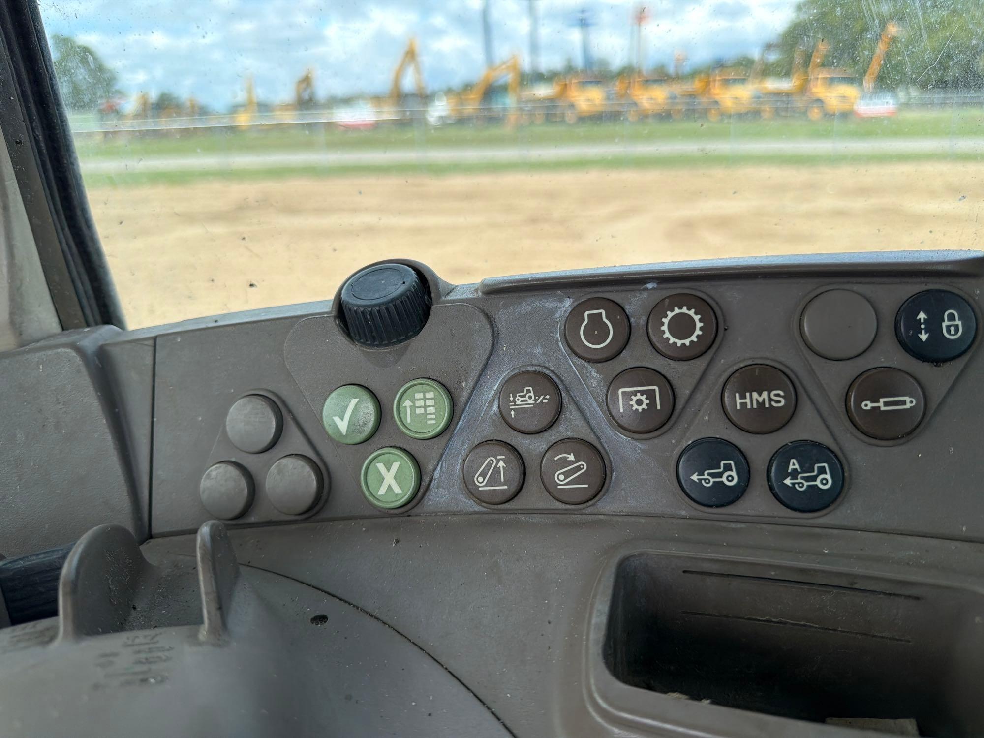 John Deere 7330