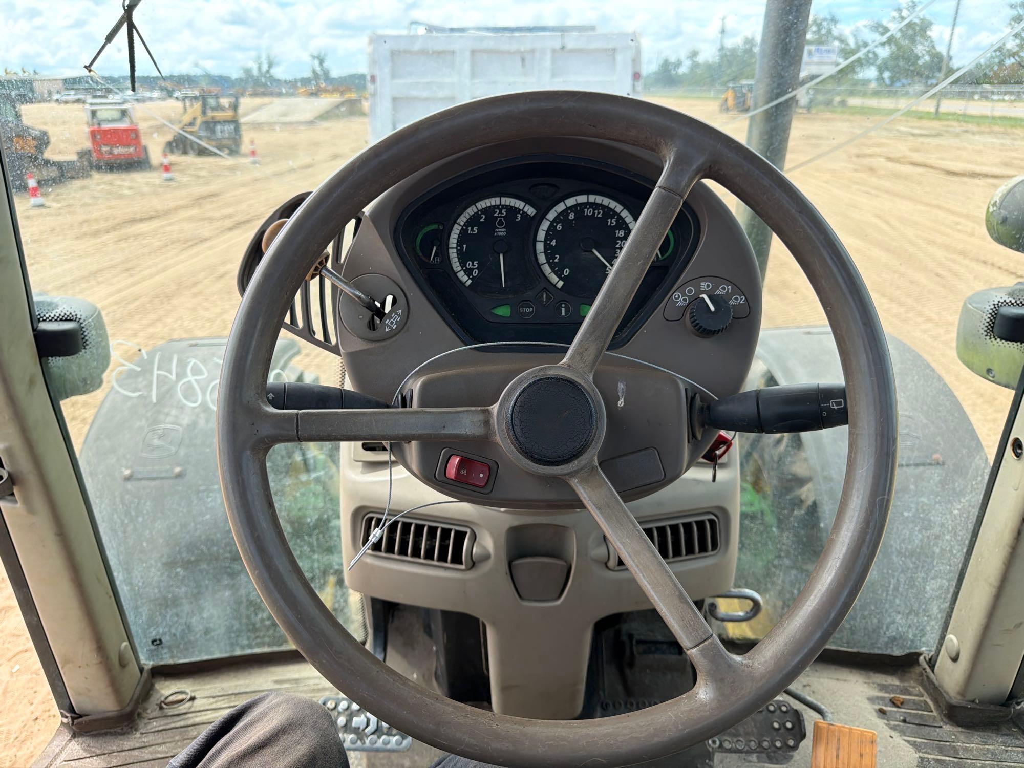 John Deere 7330
