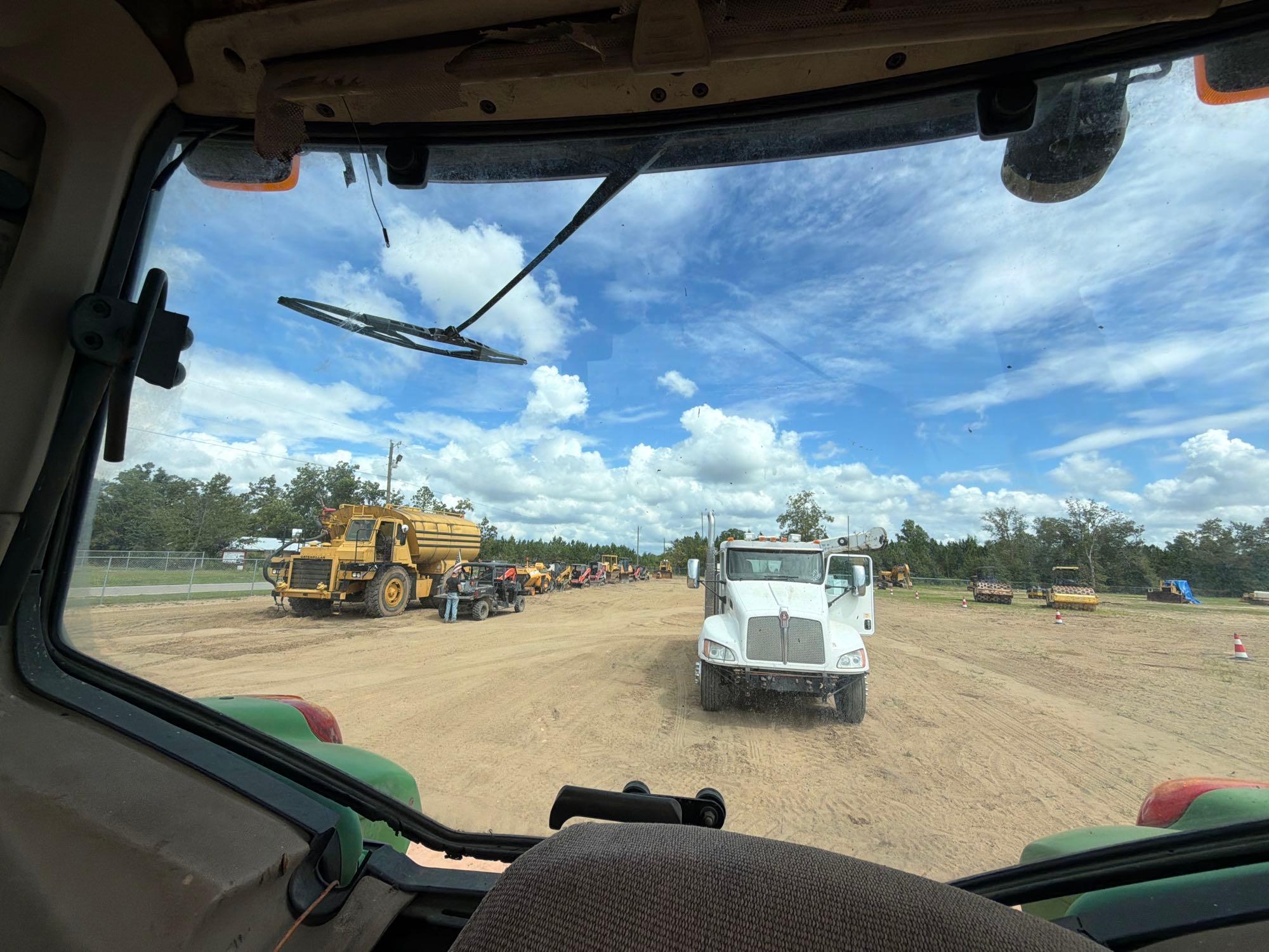 John Deere 7330
