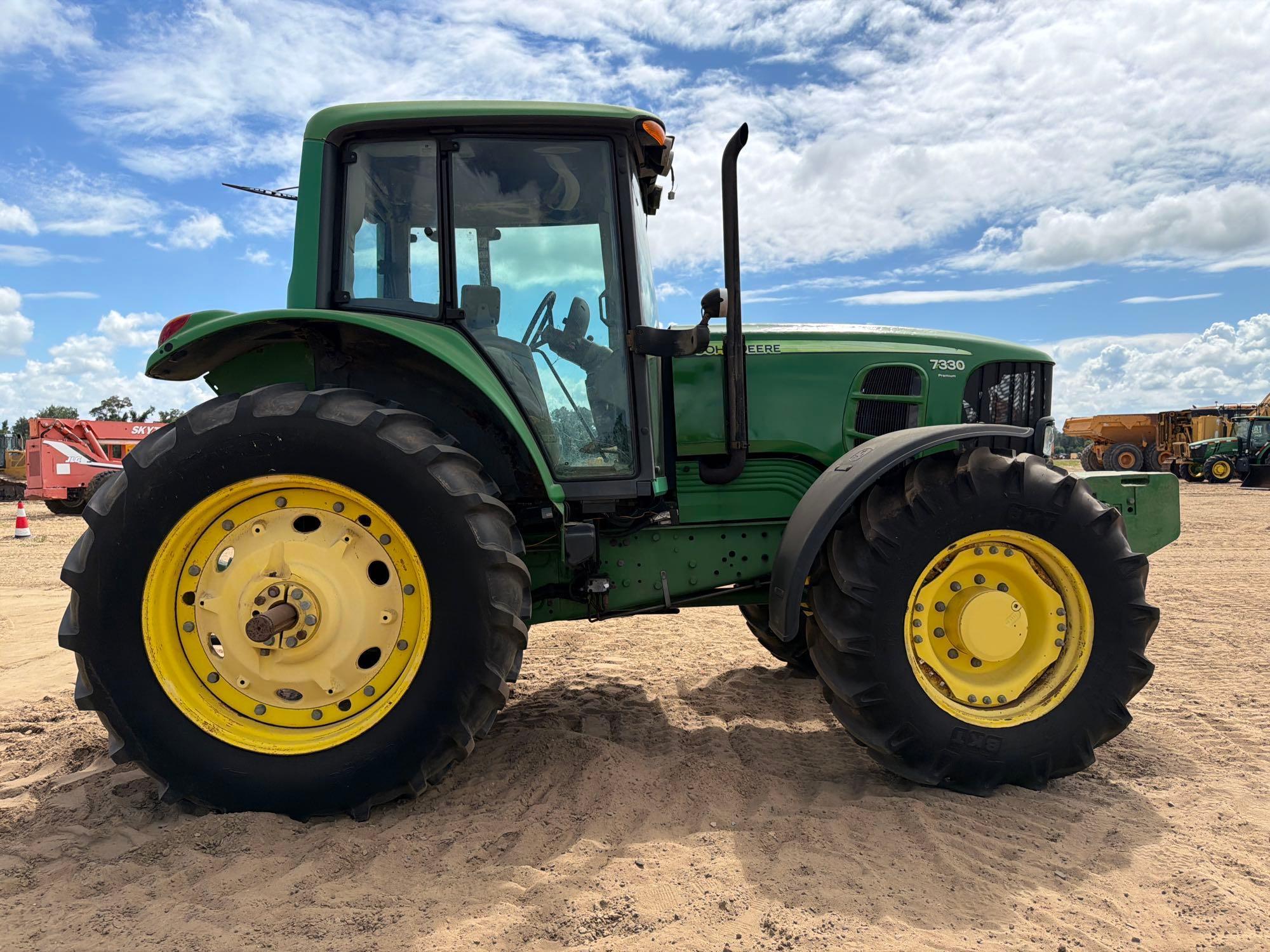 John Deere 7330