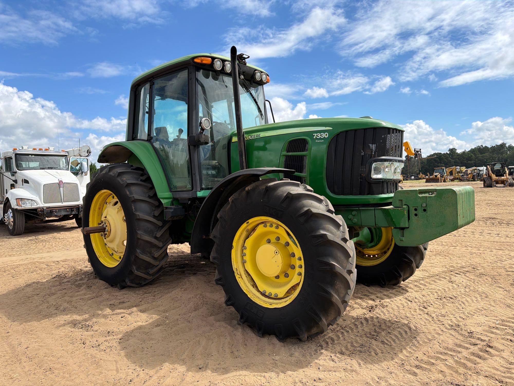 John Deere 7330