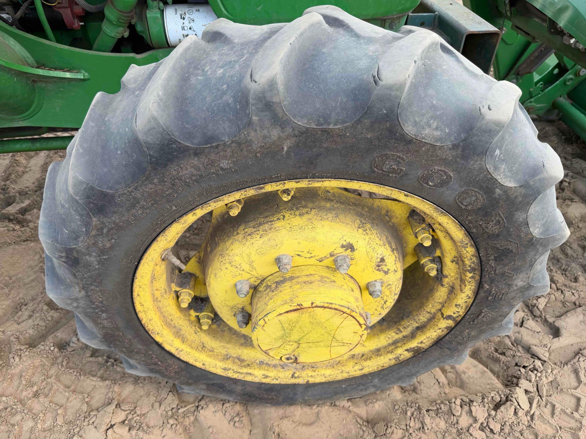 John Deere 5070