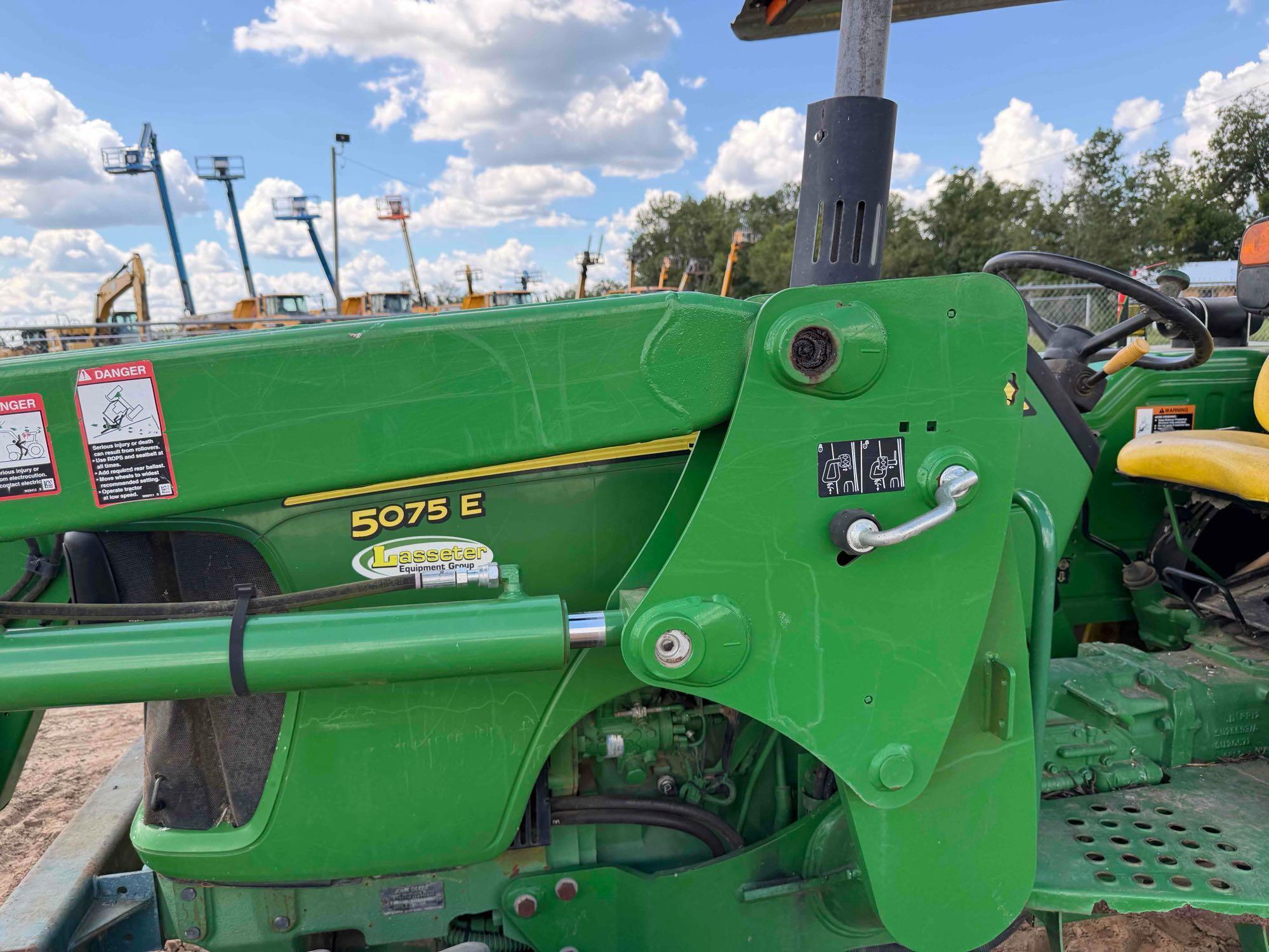 John Deere 5070
