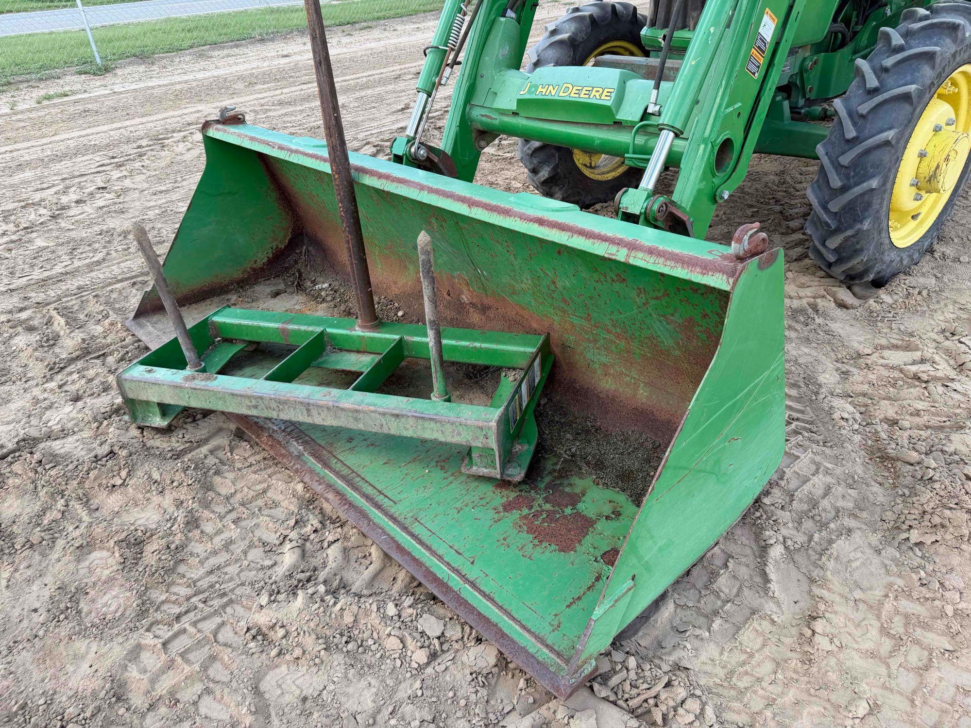 John Deere 5070