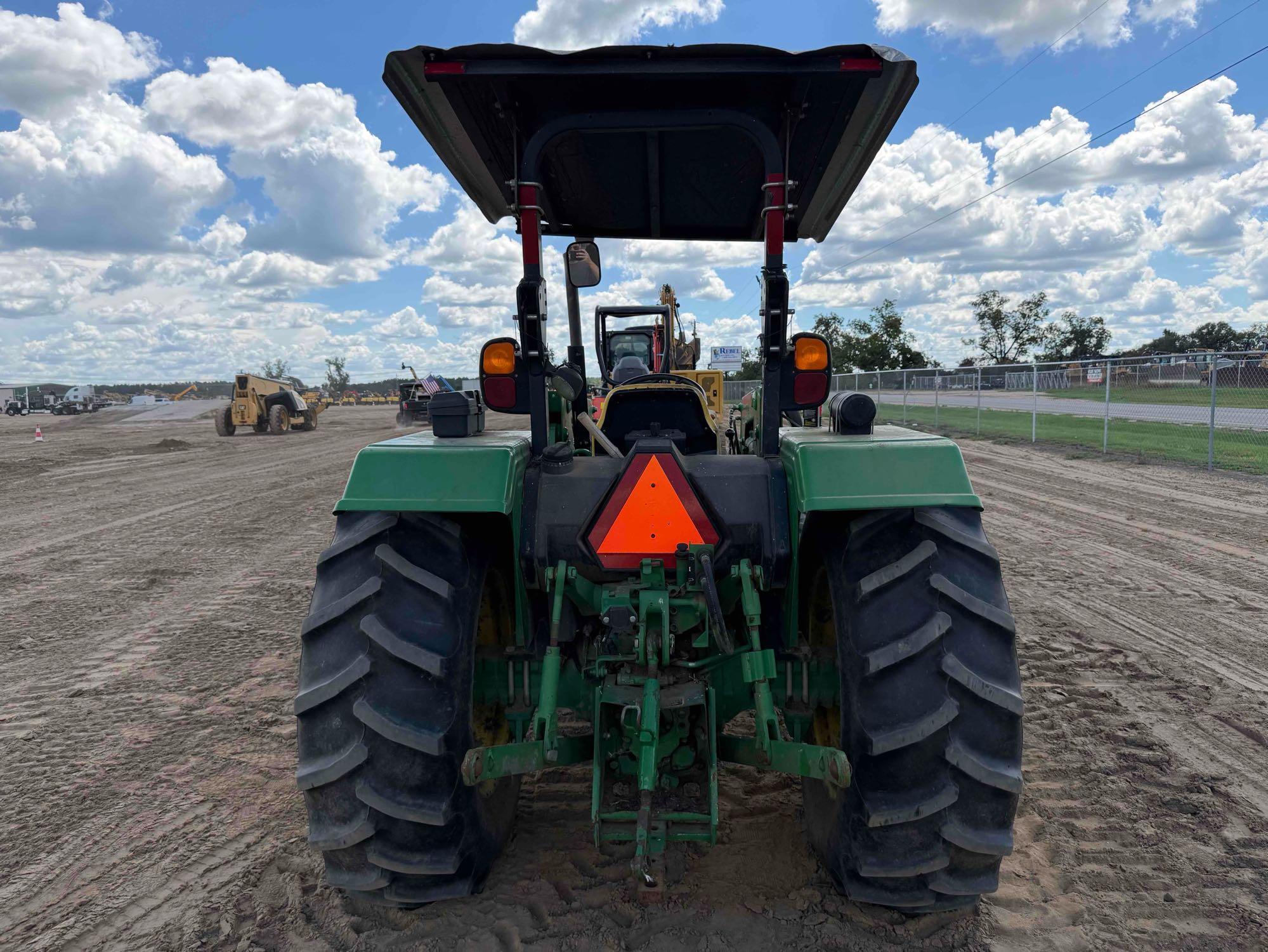 John Deere 5070