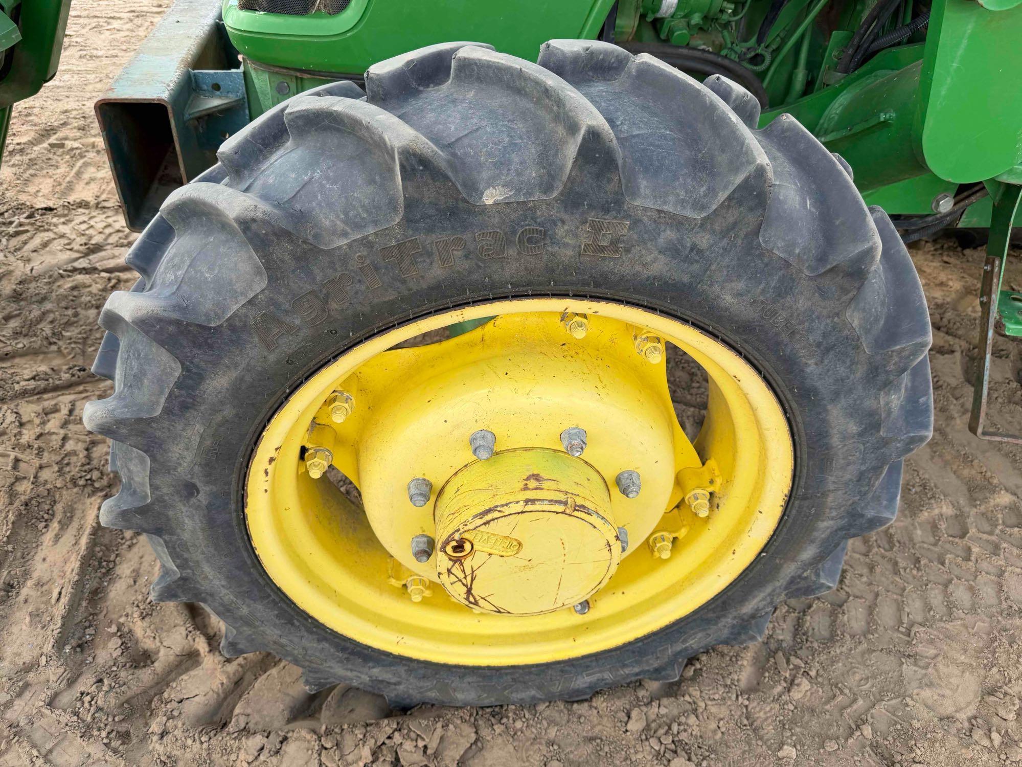John Deere 5070