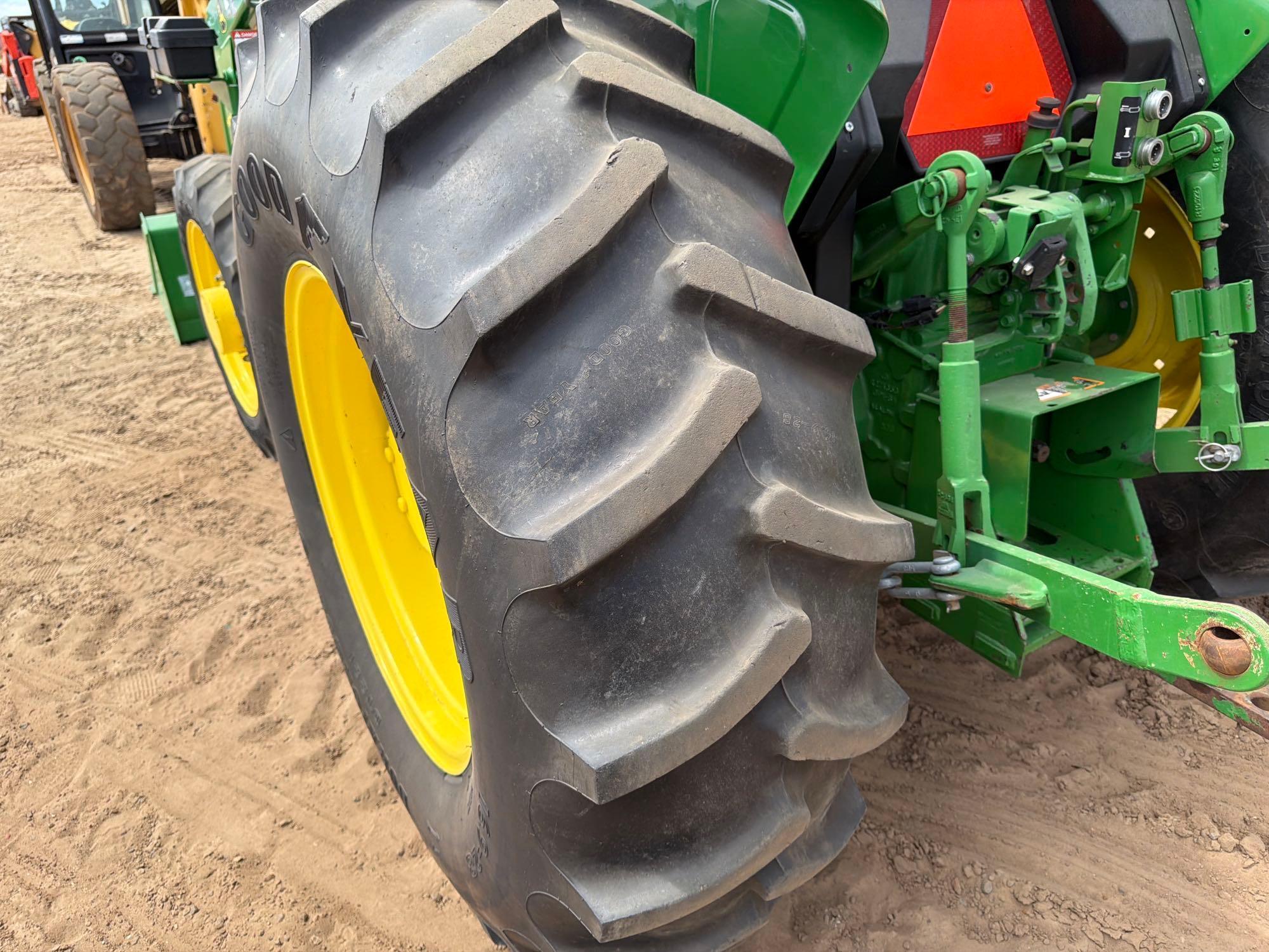 2015 John Deere 5055E