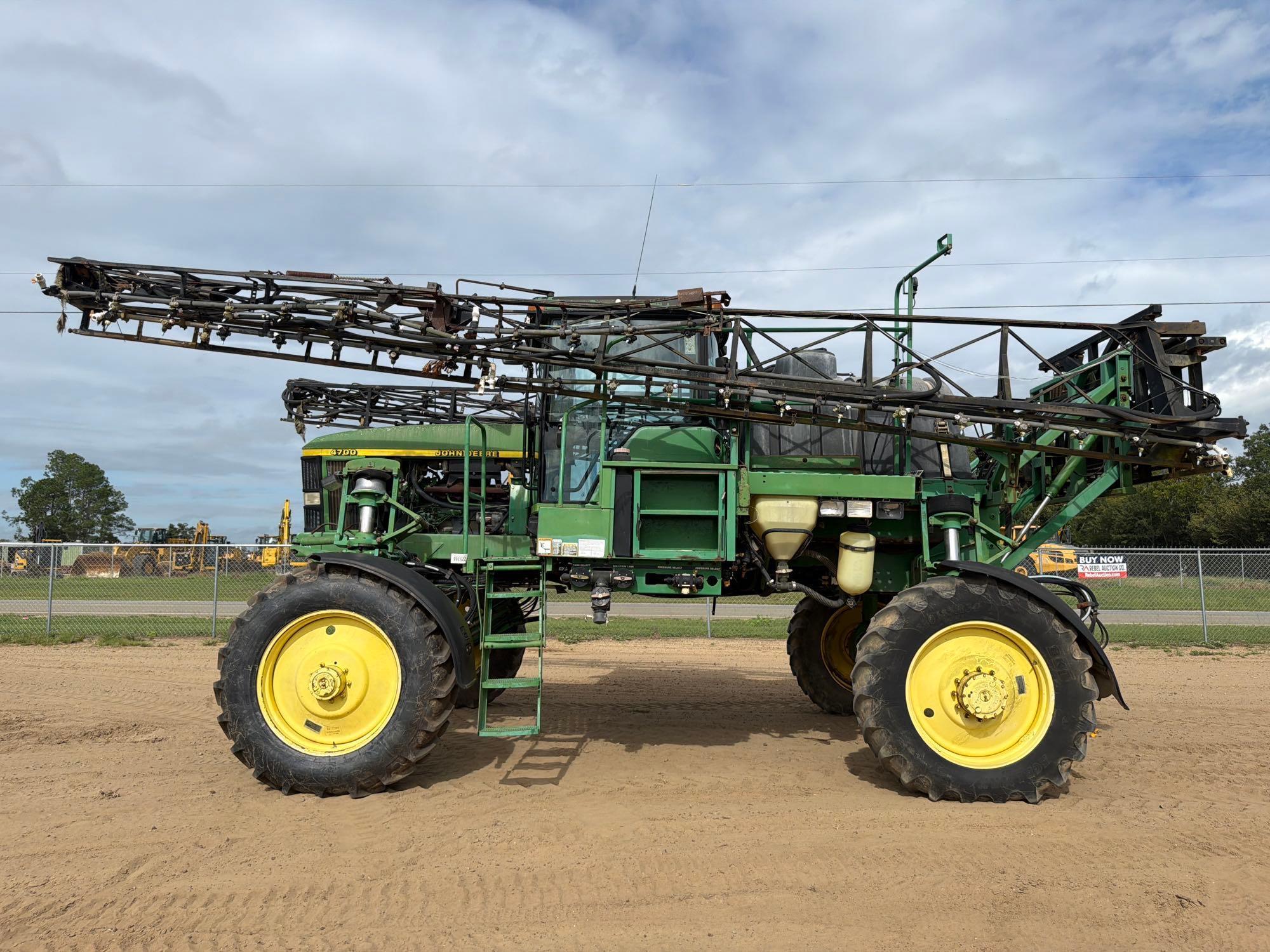 John Deere 4700