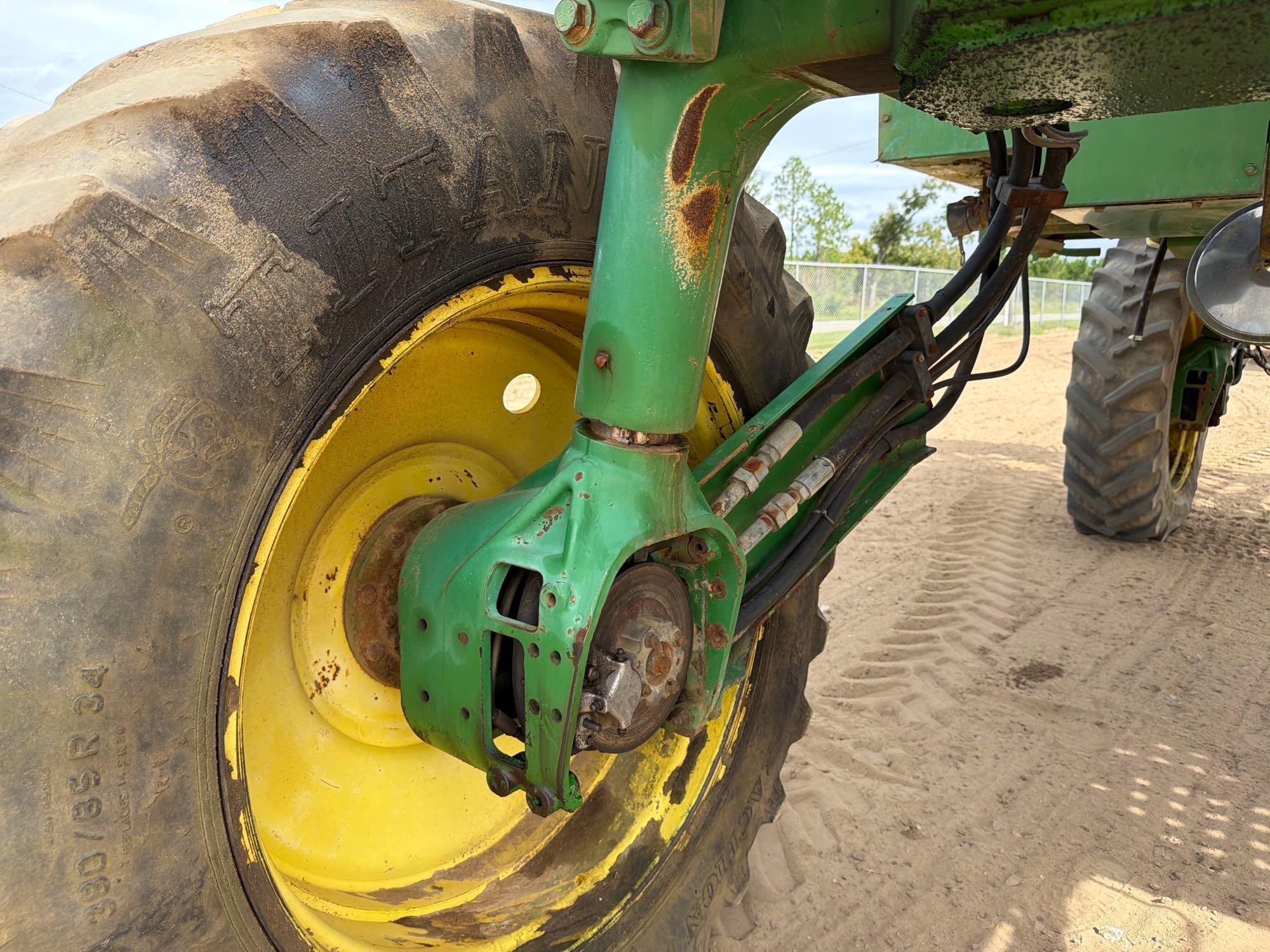 John Deere 4700