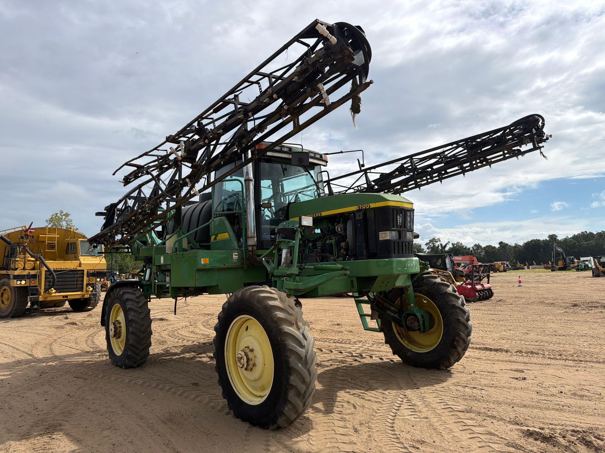 John Deere 4700