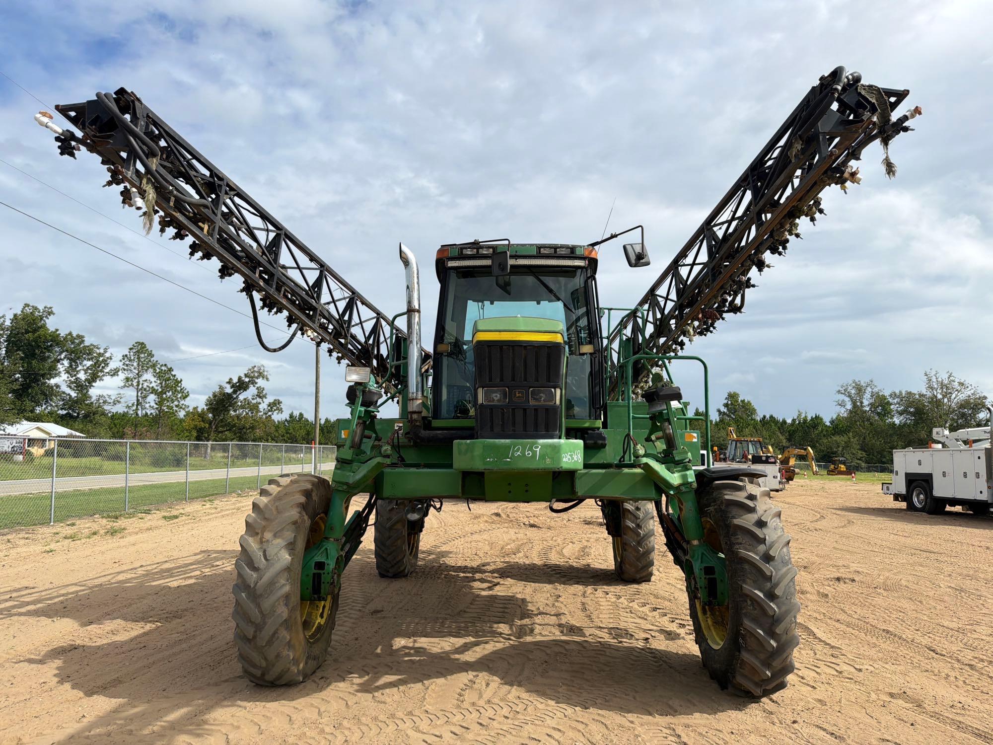 John Deere 4700