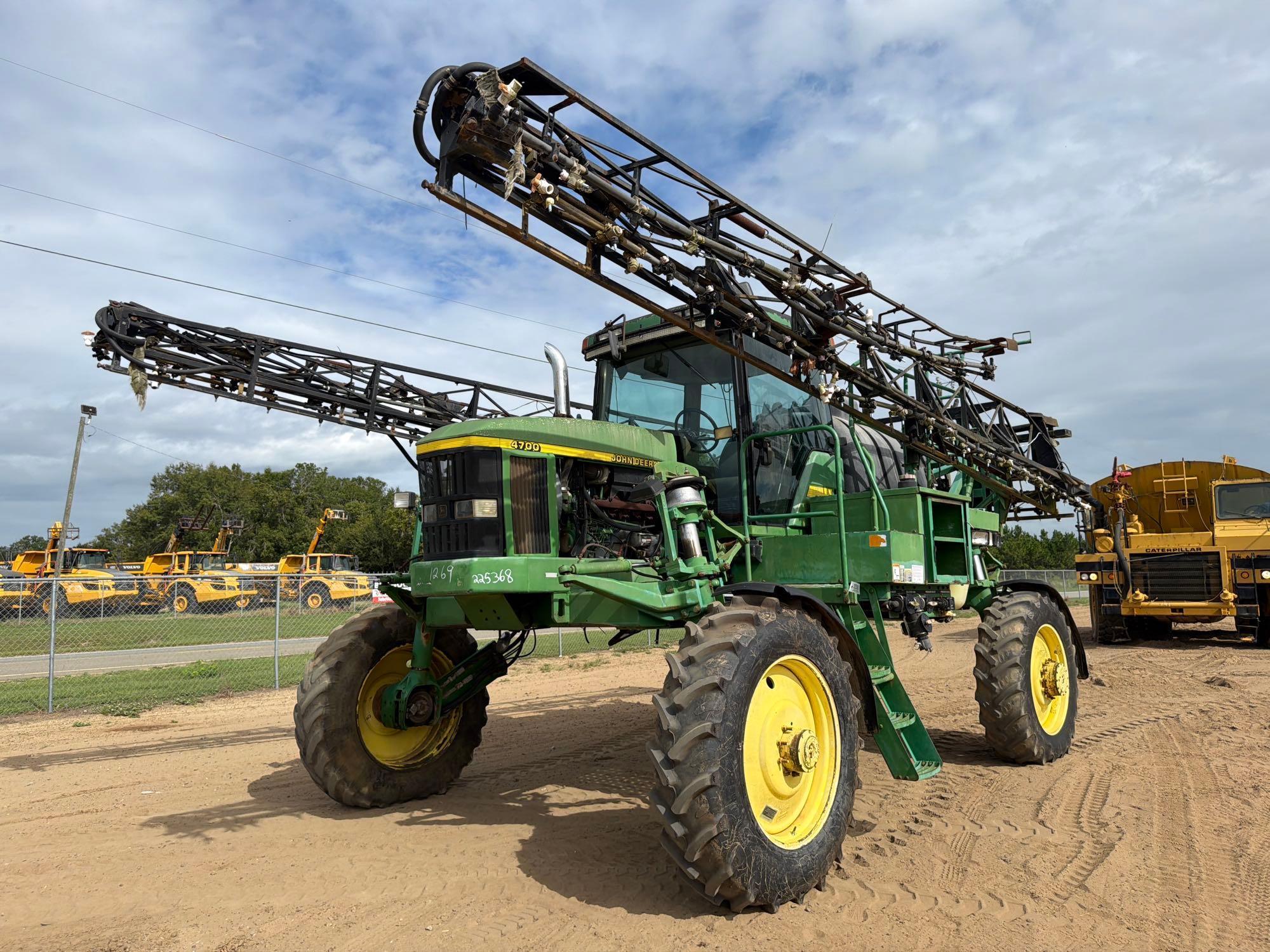 John Deere 4700