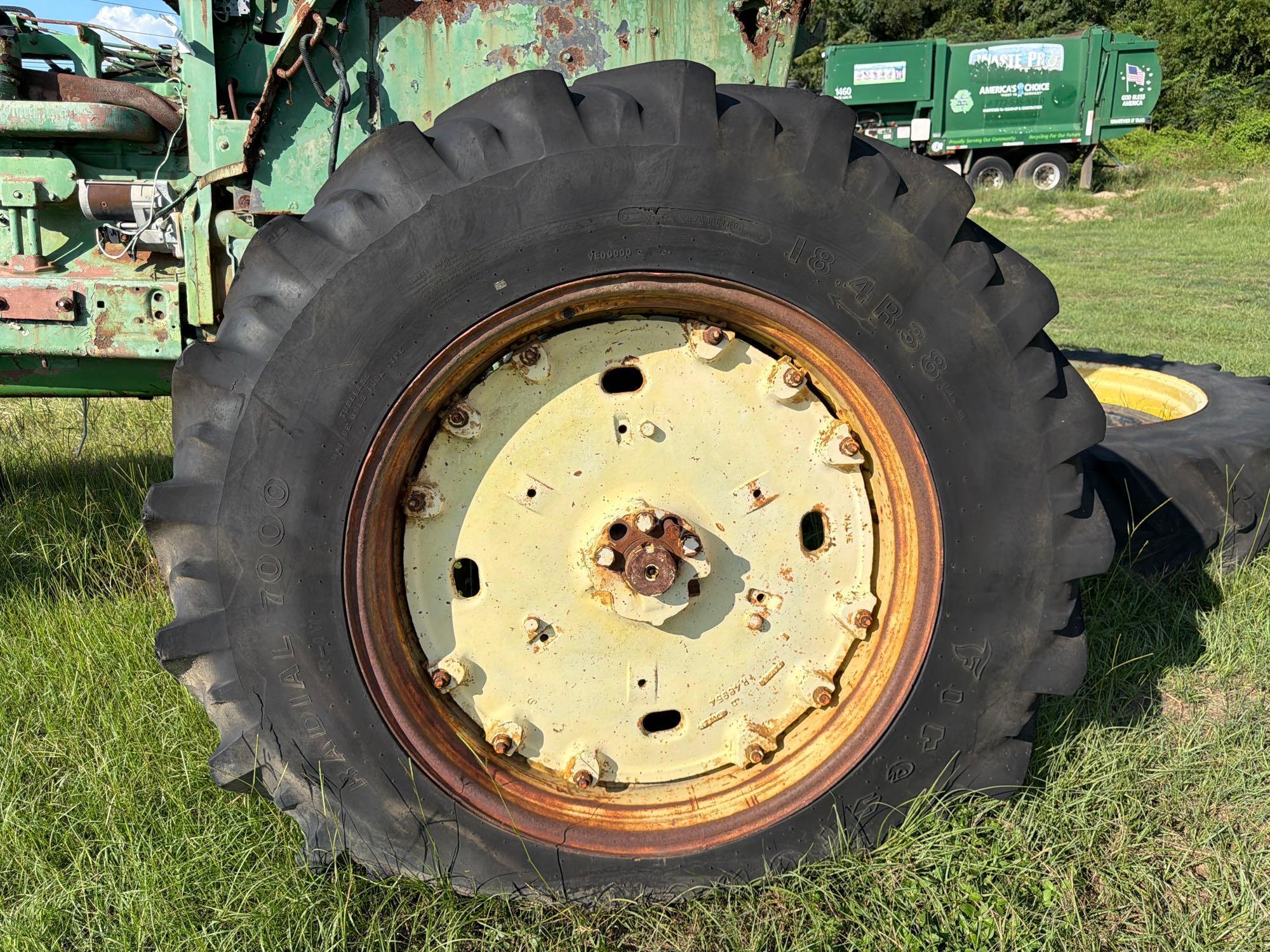 John Deere 4240