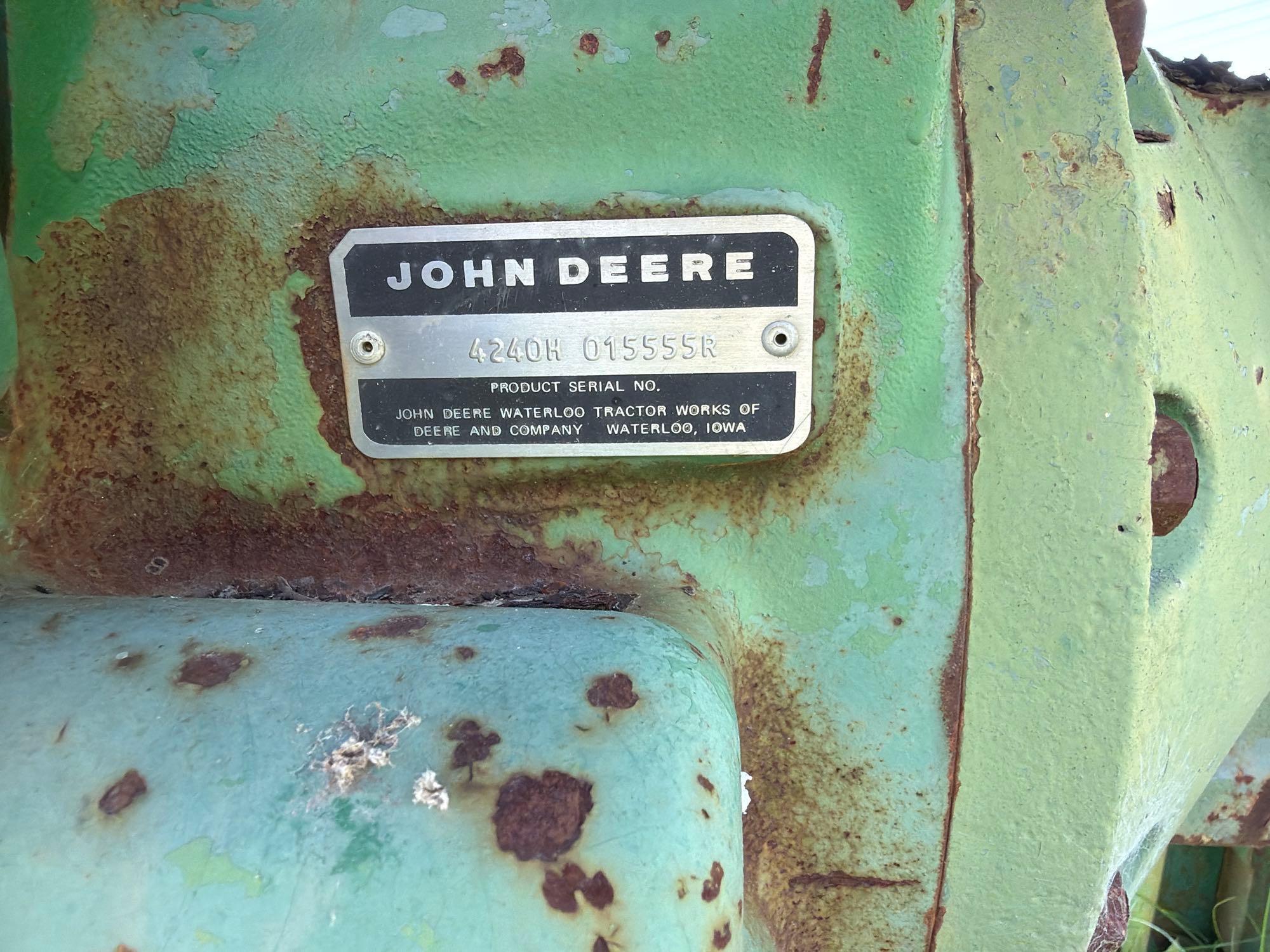 John Deere 4240