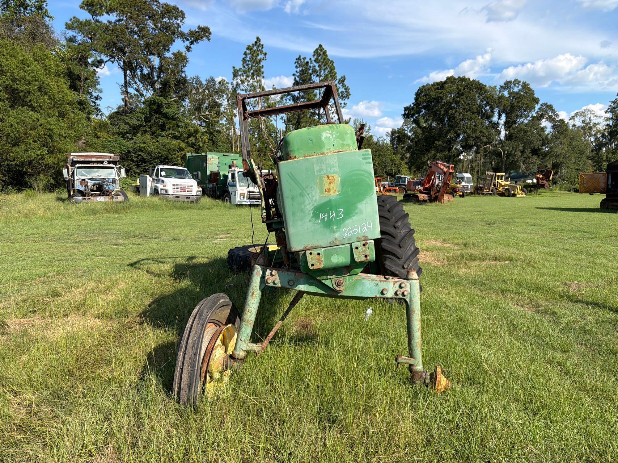 John Deere 4240