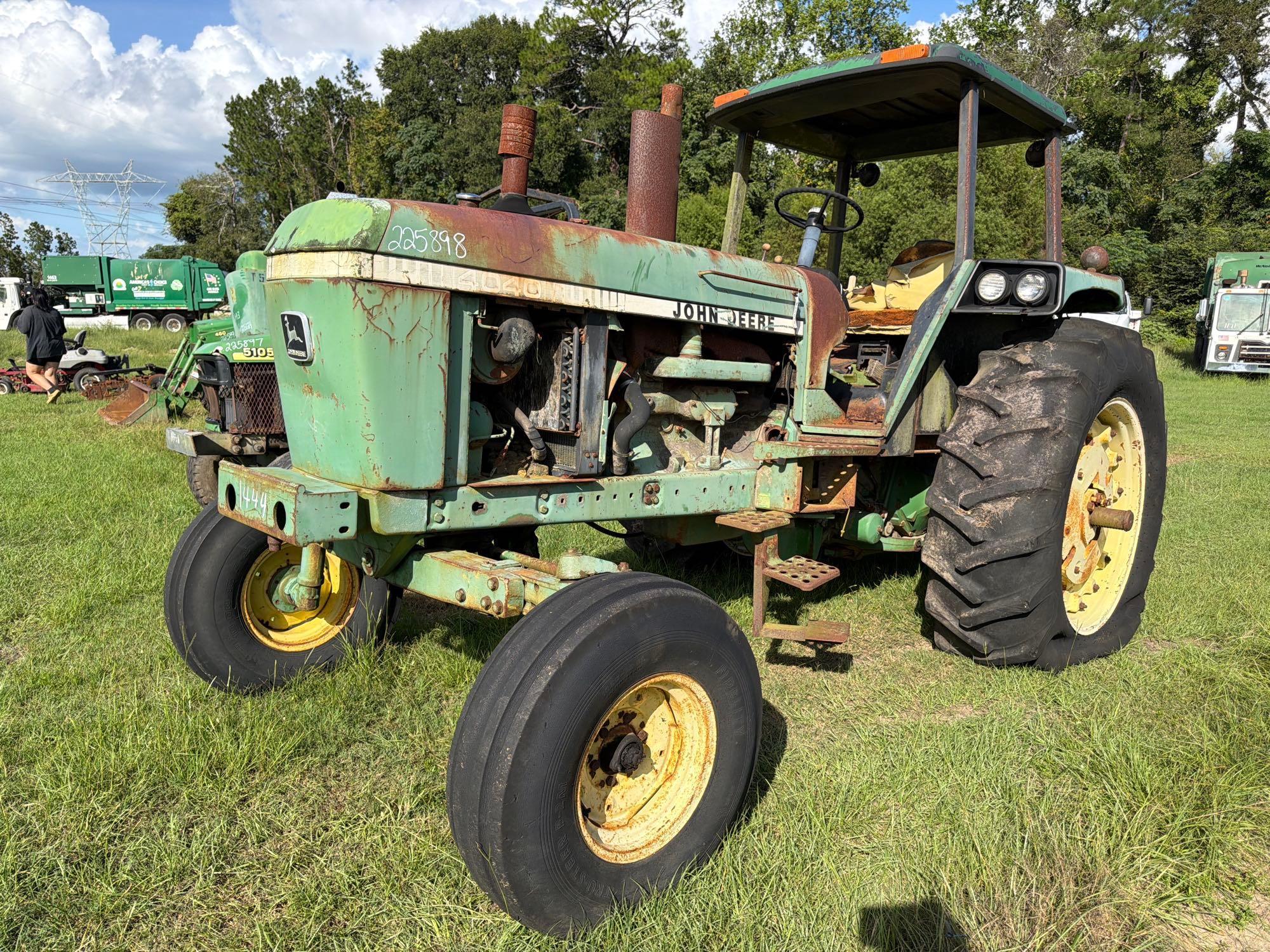 John Deere 4040