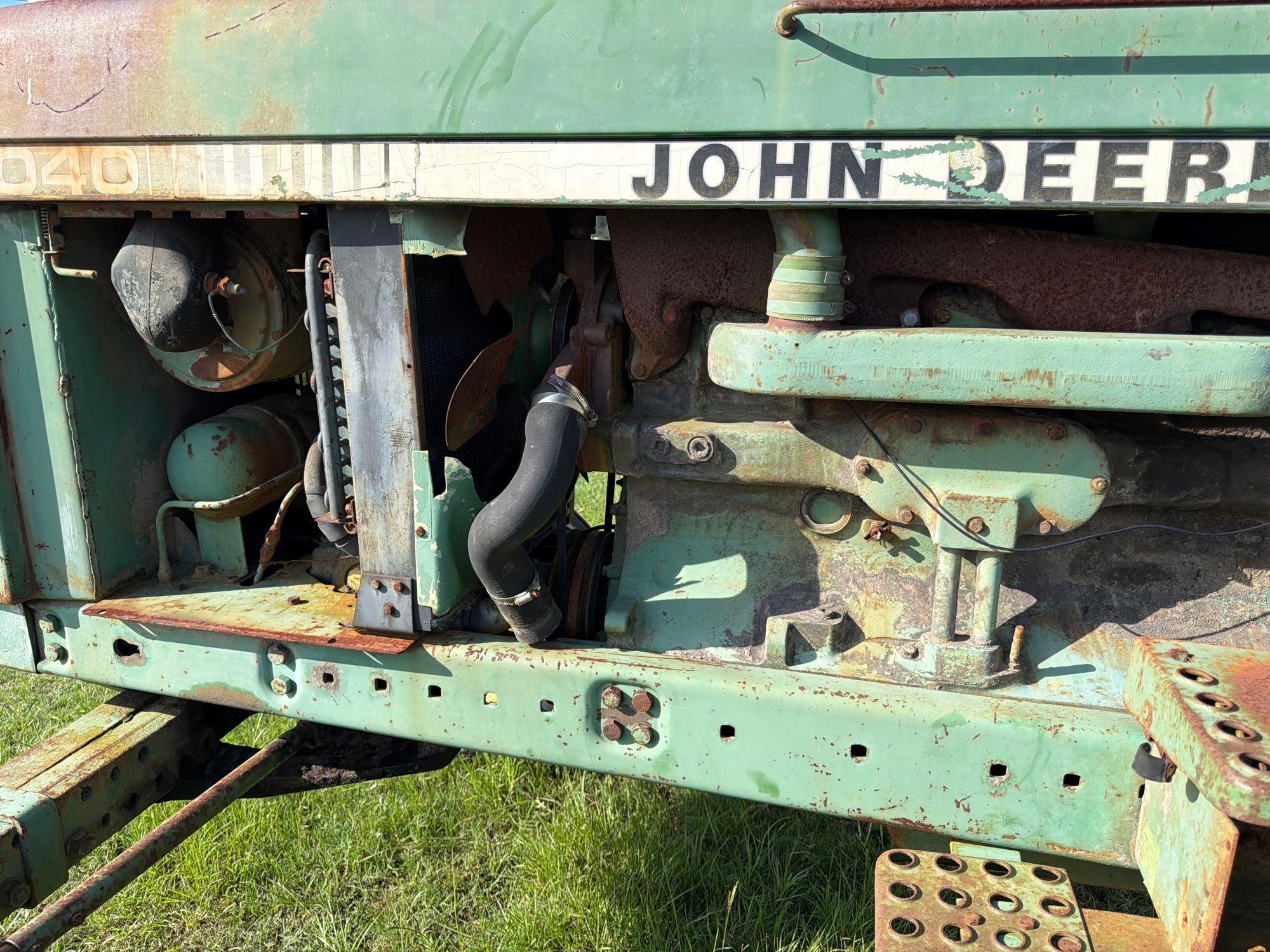 John Deere 4040