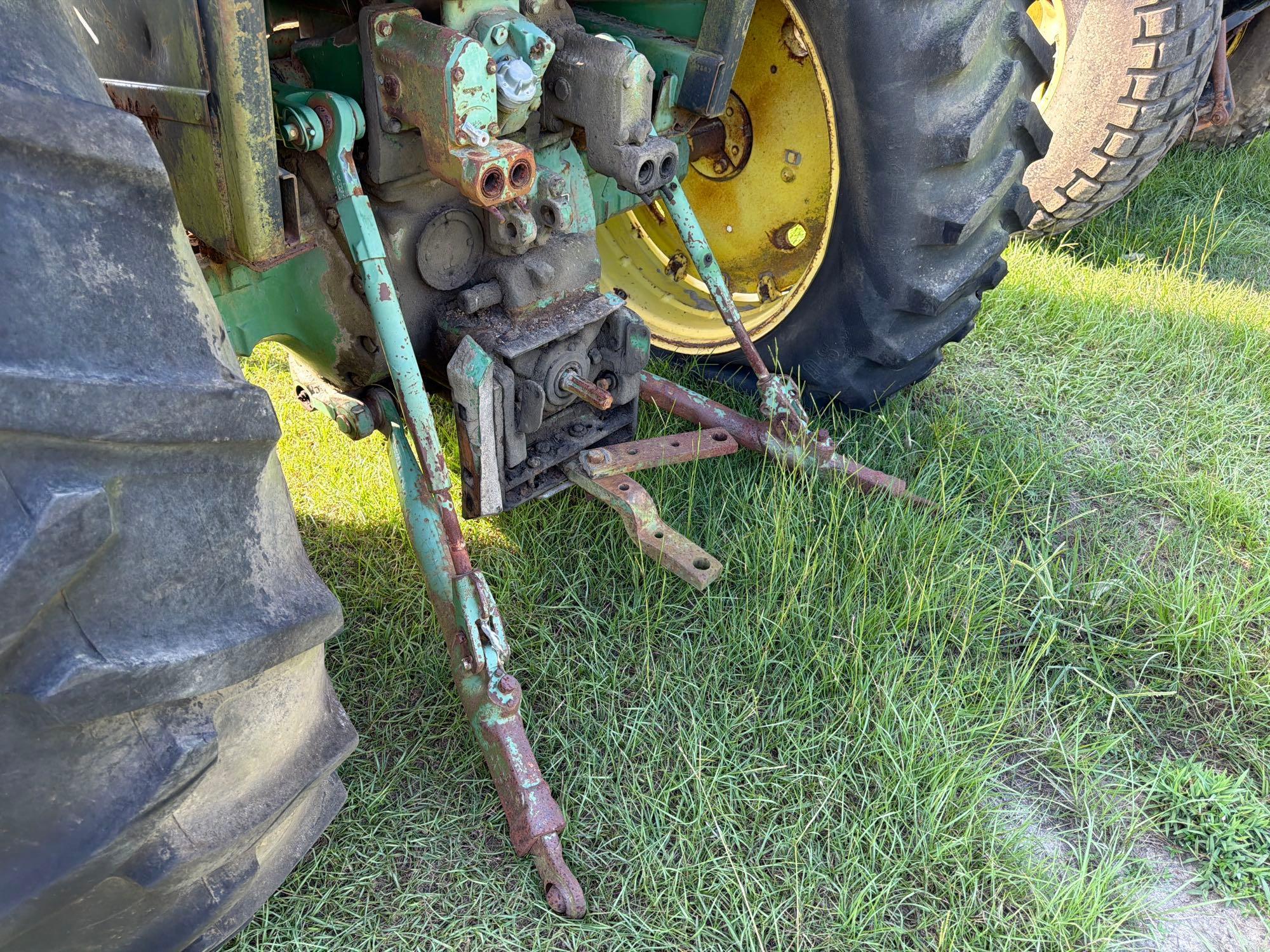 John Deere 4040