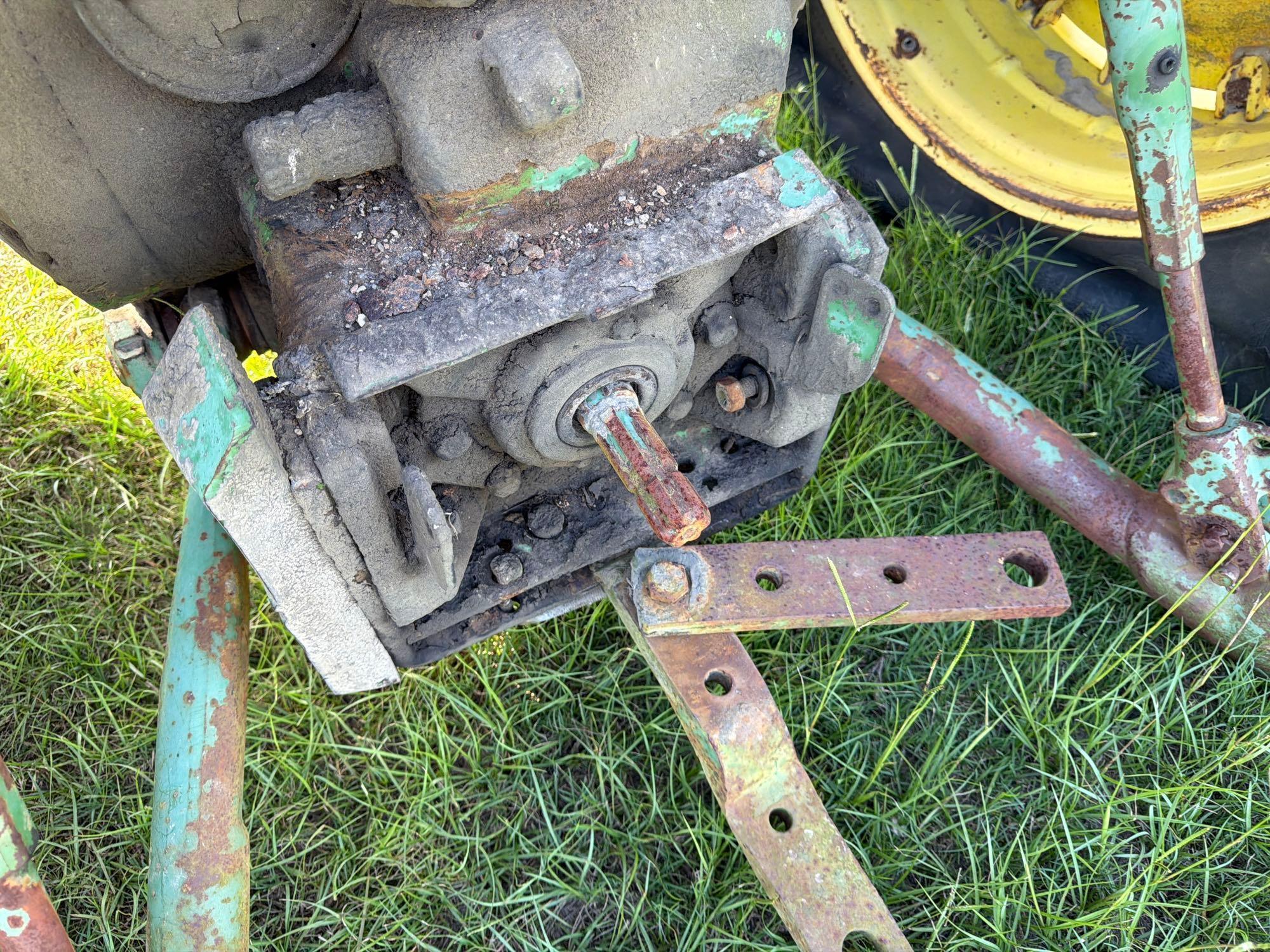 John Deere 4040