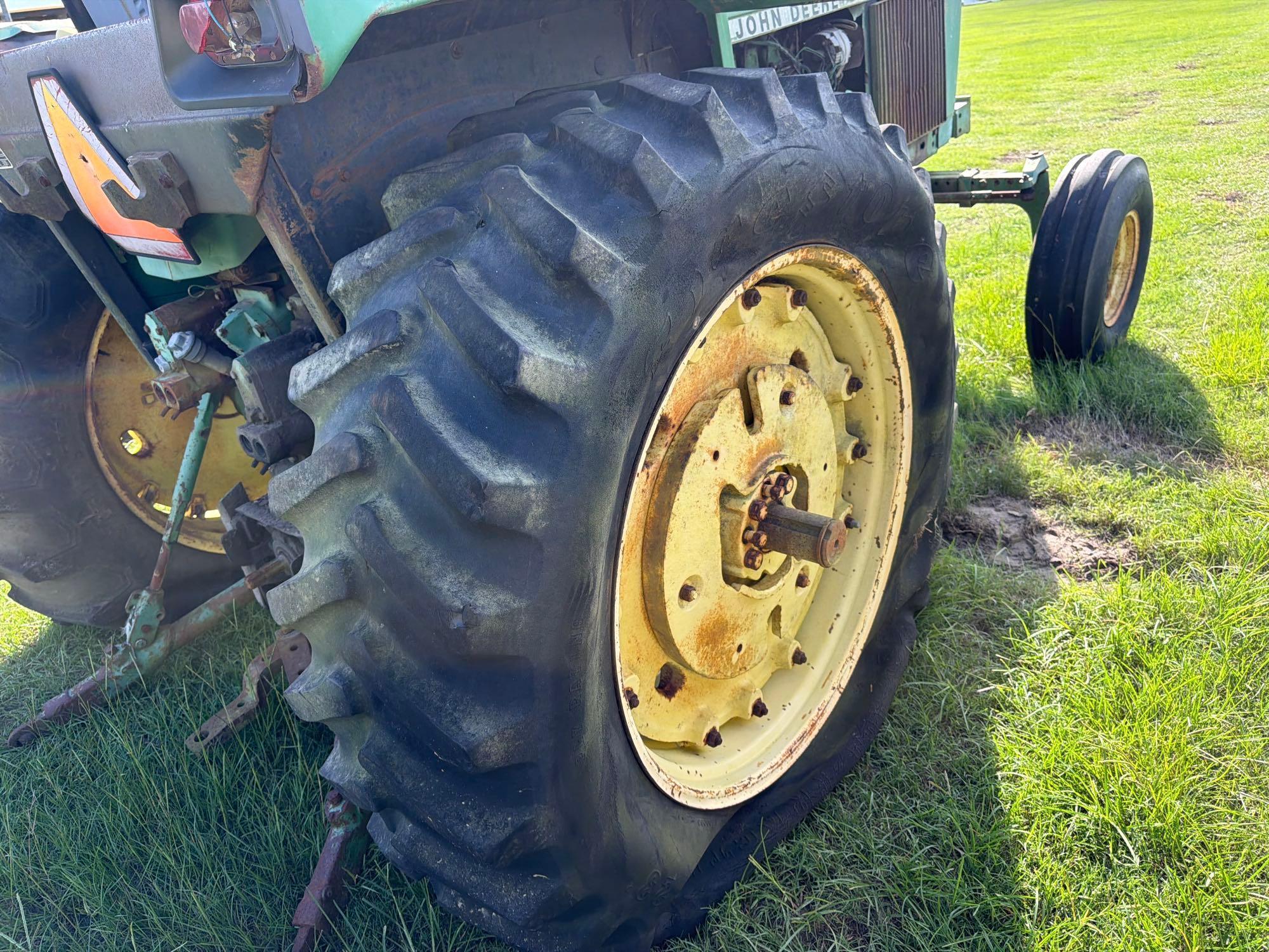 John Deere 4040