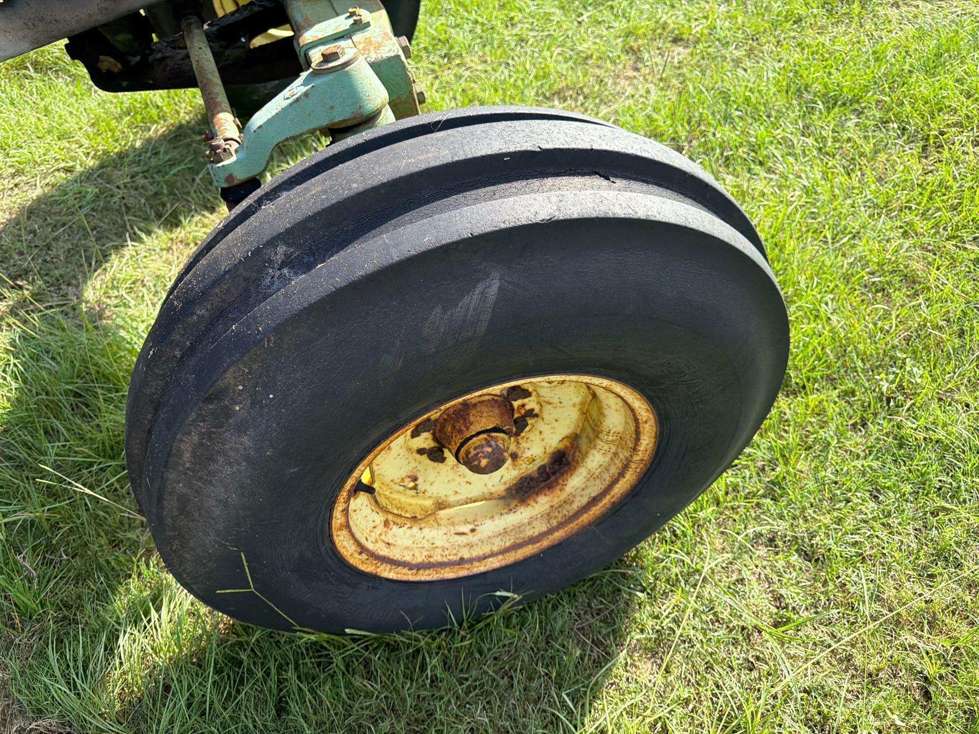 John Deere 4040