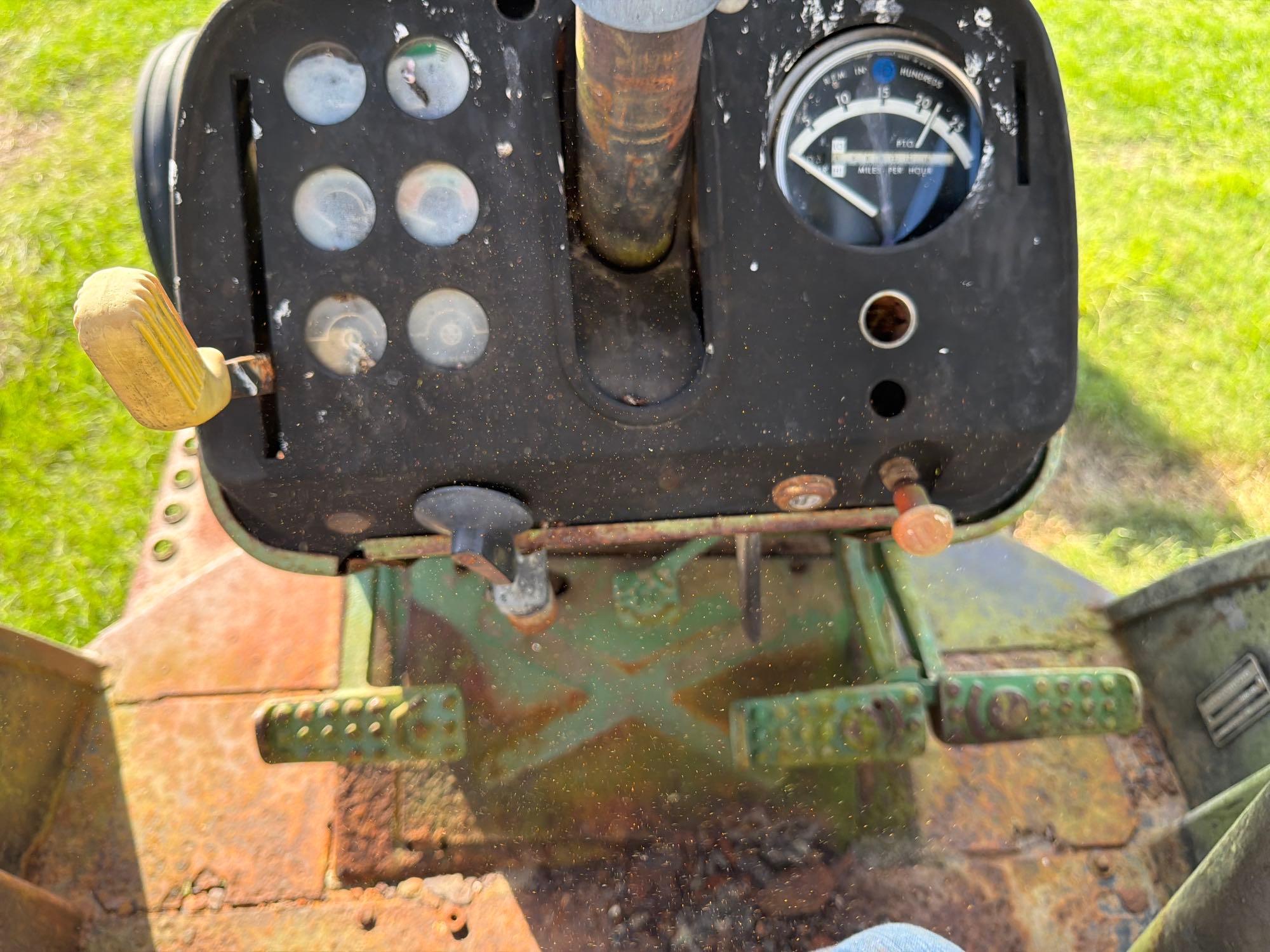 John Deere 4040